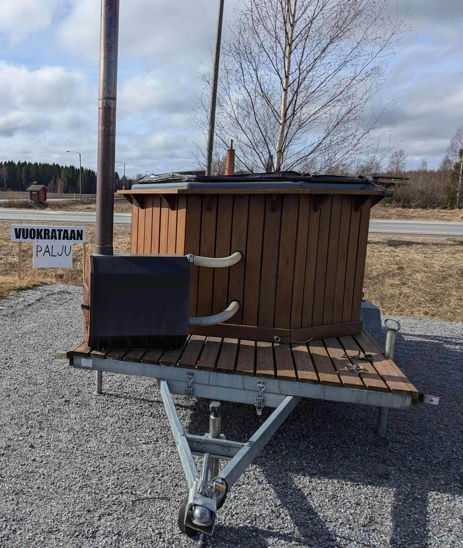 Palju auton peräkärryrungolla