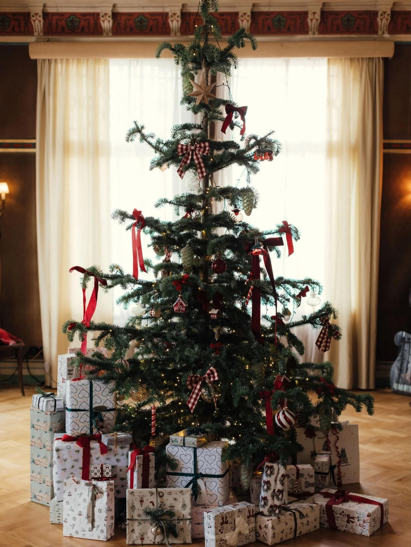 We were very happy to welcome our Norwegian friends at @willy.oslo and @einarfilm back to Sweden again, to shoot their Christmas Campaign for @hemtex / @kidinterior 🎄

Local service production and location by us @kfproduction