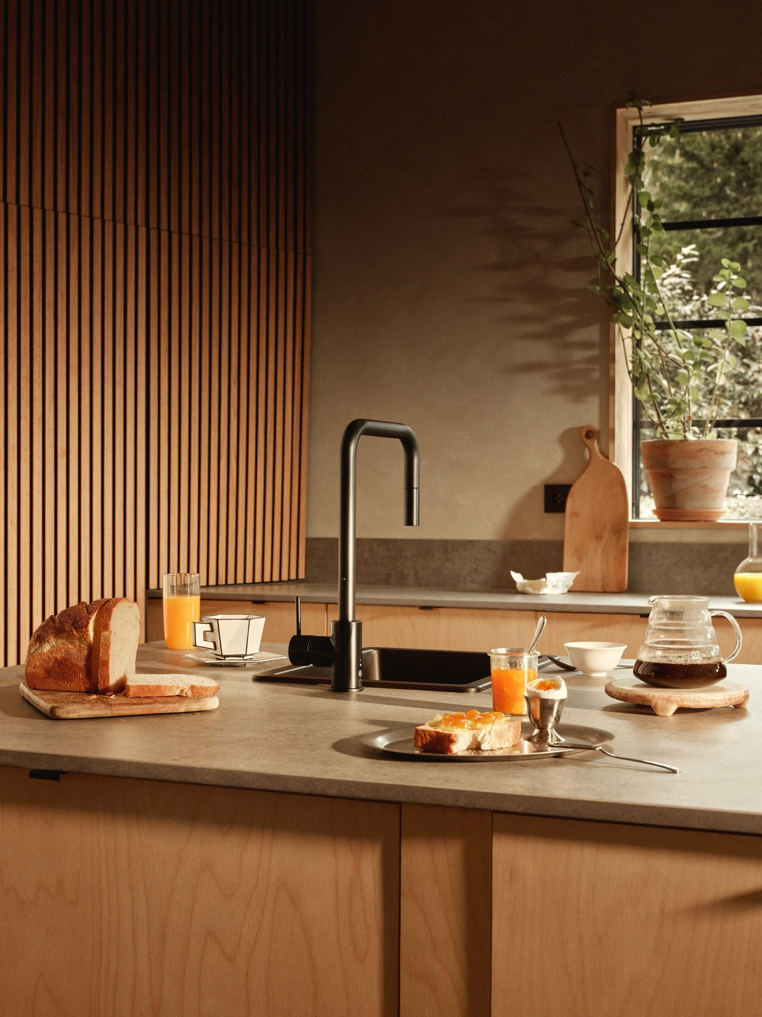 Designed to be used💫

Thanks team!
Photographer @kristofer_johnsson 
Set Stylist @carolineborg 
Client @mora_armatur 

Production and location @kfproduction