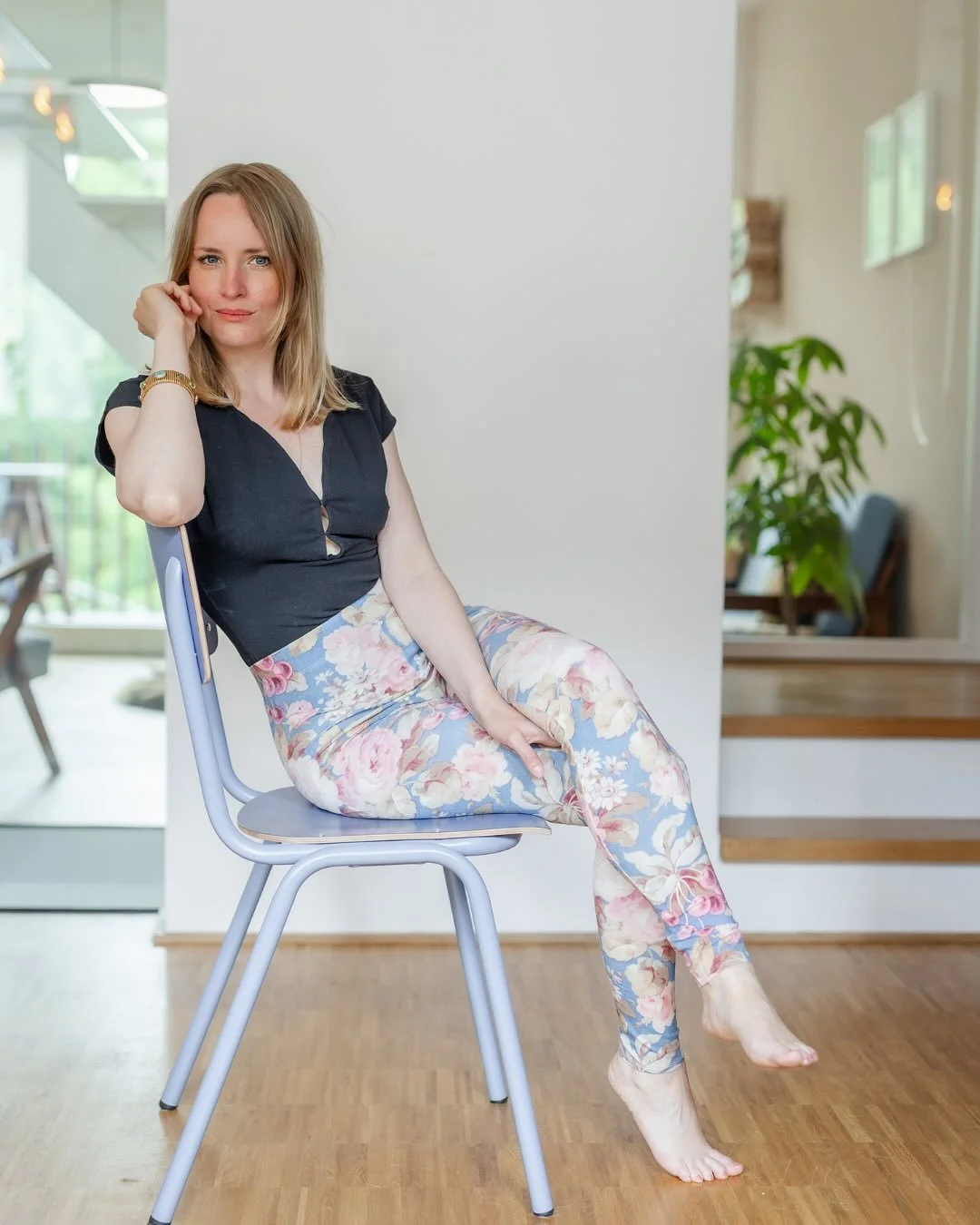 Moin Montag &ndash; Sichtbarkeit, die tr&auml;gt

Lisa von @einanfang hat ein Buch geschrieben. Eines, das sich nicht in schnelle Headlines pressen l&auml;sst.

Es geht um weiblich gelesene Erfahrungen &ndash; in der Geburt, der Mutterschaft, in Sexu