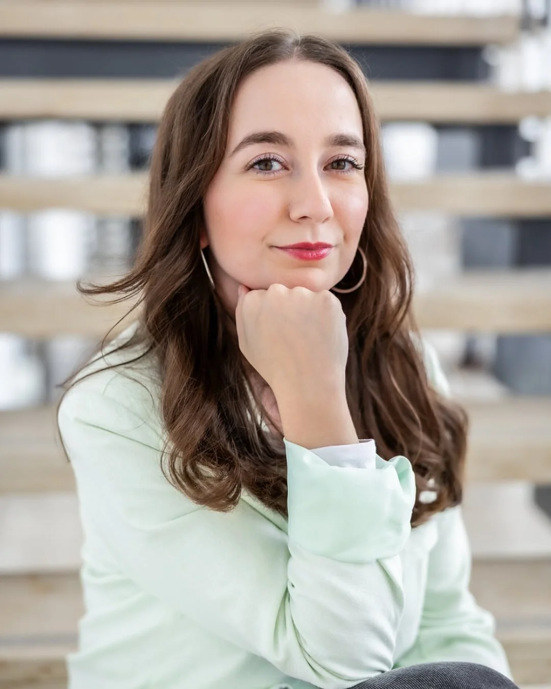 Moin Montag &ndash; Ich f&uuml;hl mich gut. Punkt.

Aber mal ehrlich: So einfach ist das nicht. Dieses &ldquo;Ich mag mich&rdquo; vor der Kamera kommt nicht von allein. Da steckt was dahinter. Ein Prozess. Manchmal ein innerer Kampf. Und ganz oft: Mu