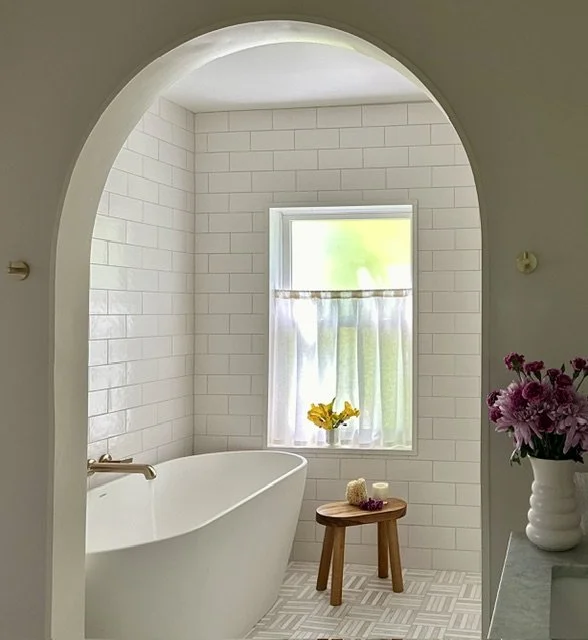 shower with bathtub