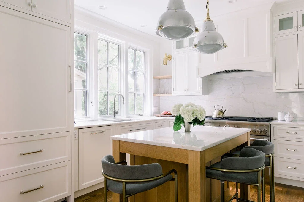tradional warm white kitchen with windows to counter