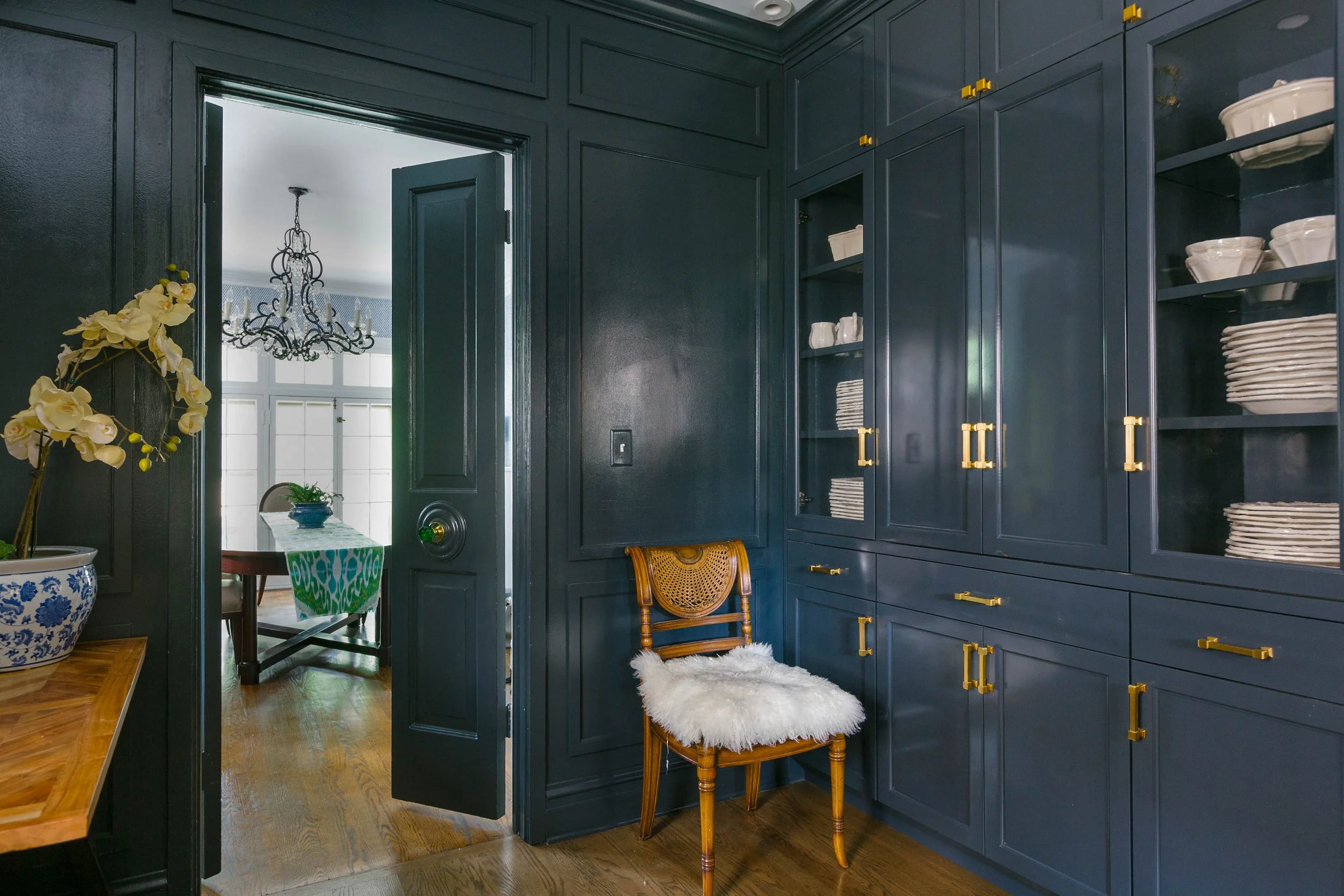 Rich dark blue kitchen