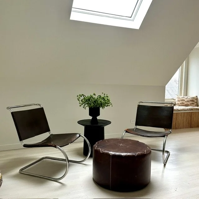Attic sitting area detail