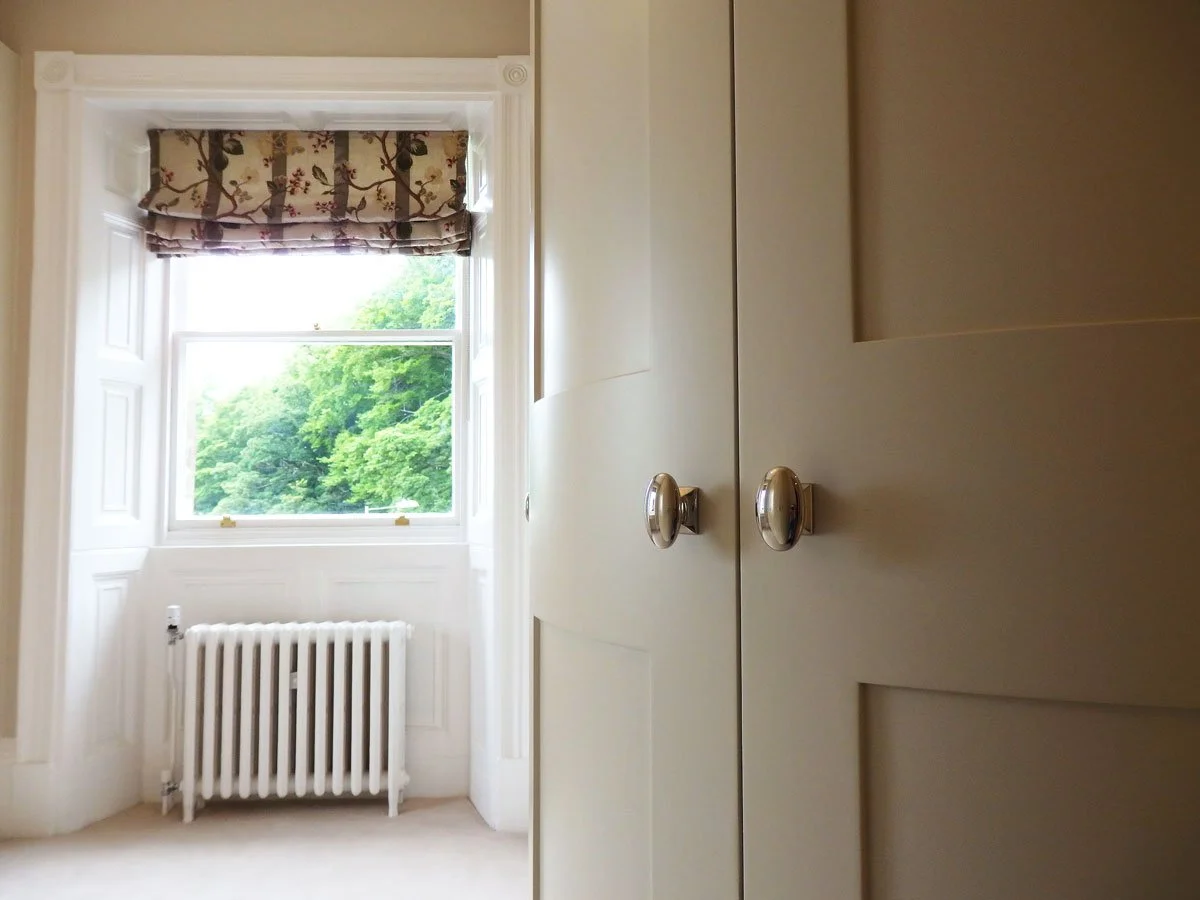 Curved-white-wardrobe-doors.jpg