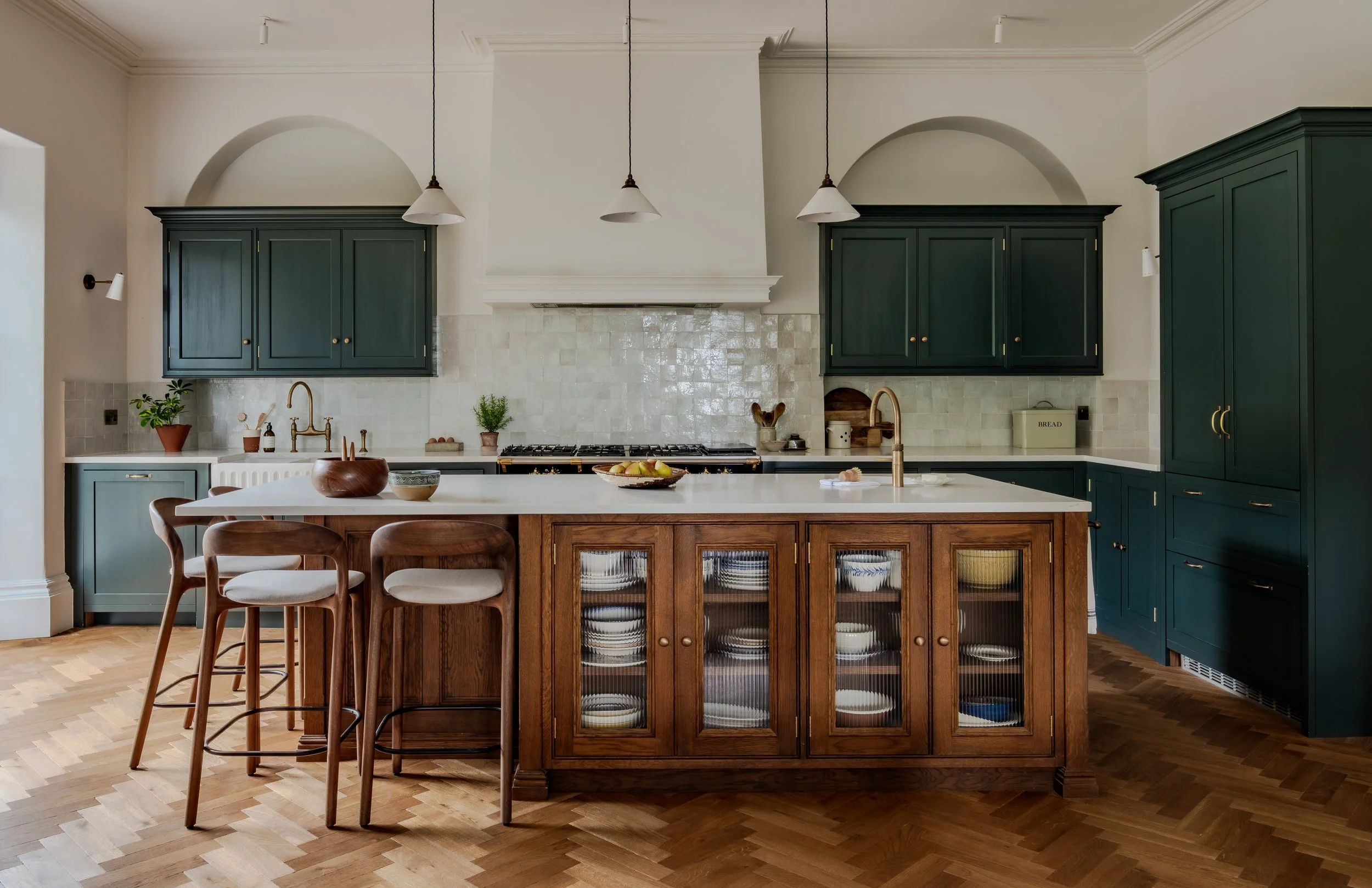 Valley_House_Kitchen_Landscape.jpg