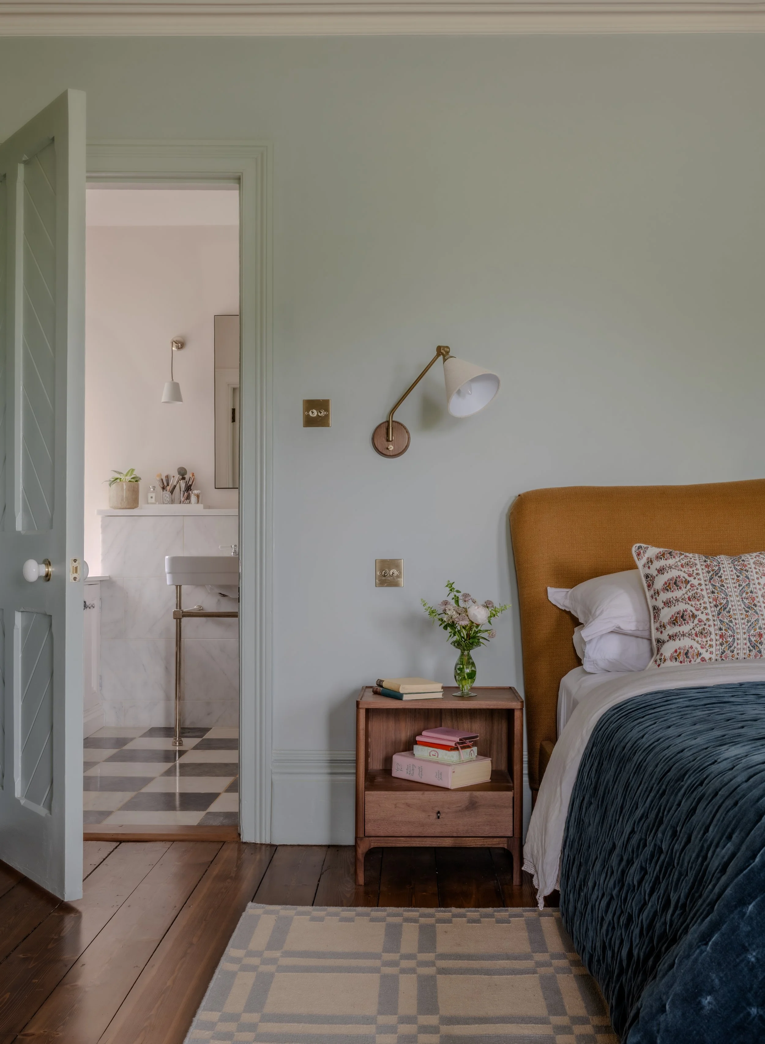 Valley_House_EnSuite_Door_Open.jpg