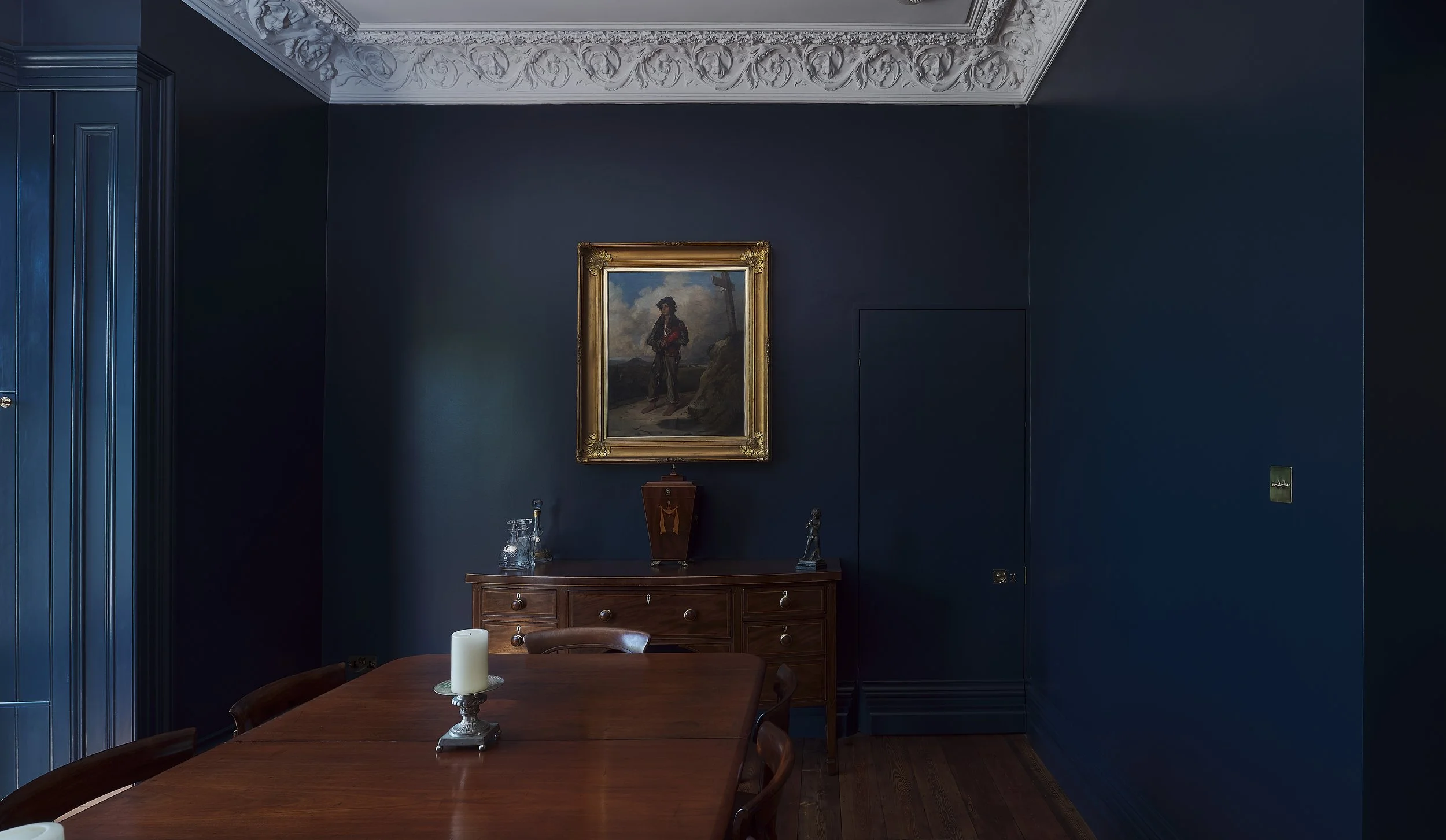 Georgian_Manor_Dining_Door_Closed.jpg
