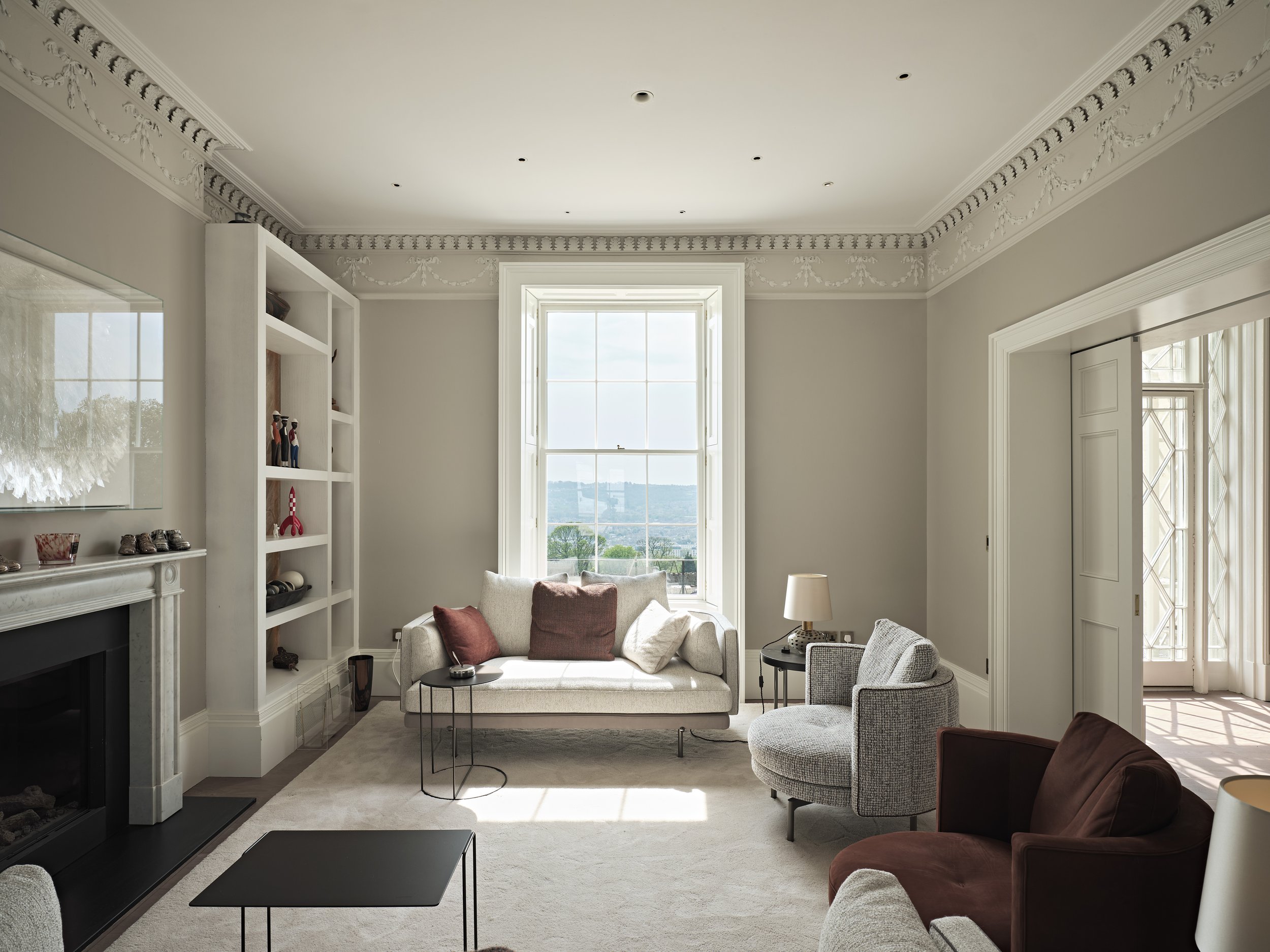 Detached_Georgian_Villa_drawing_room.jpg