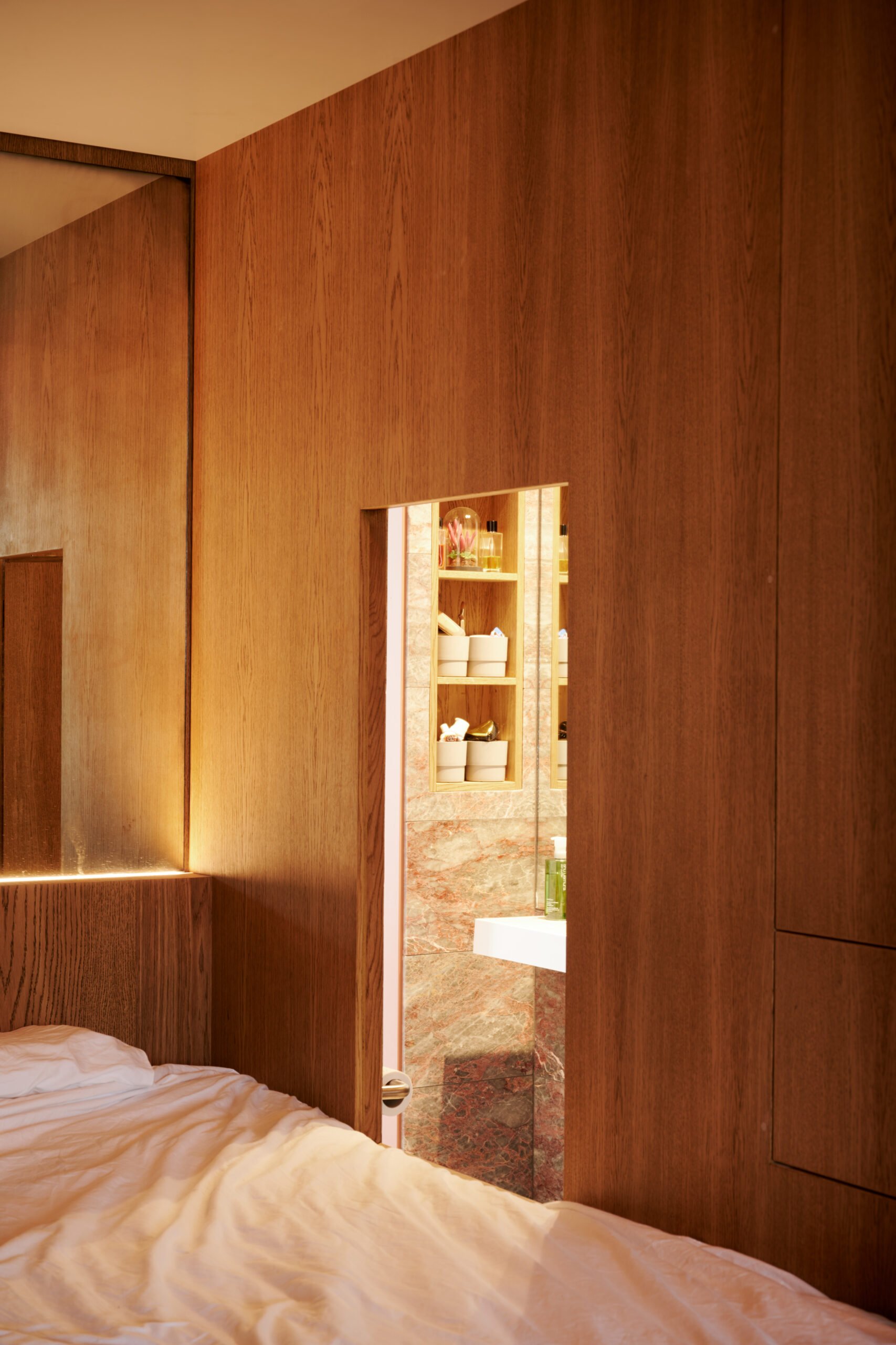 Georgian_Apartment_Hidden_Ensuite.jpg