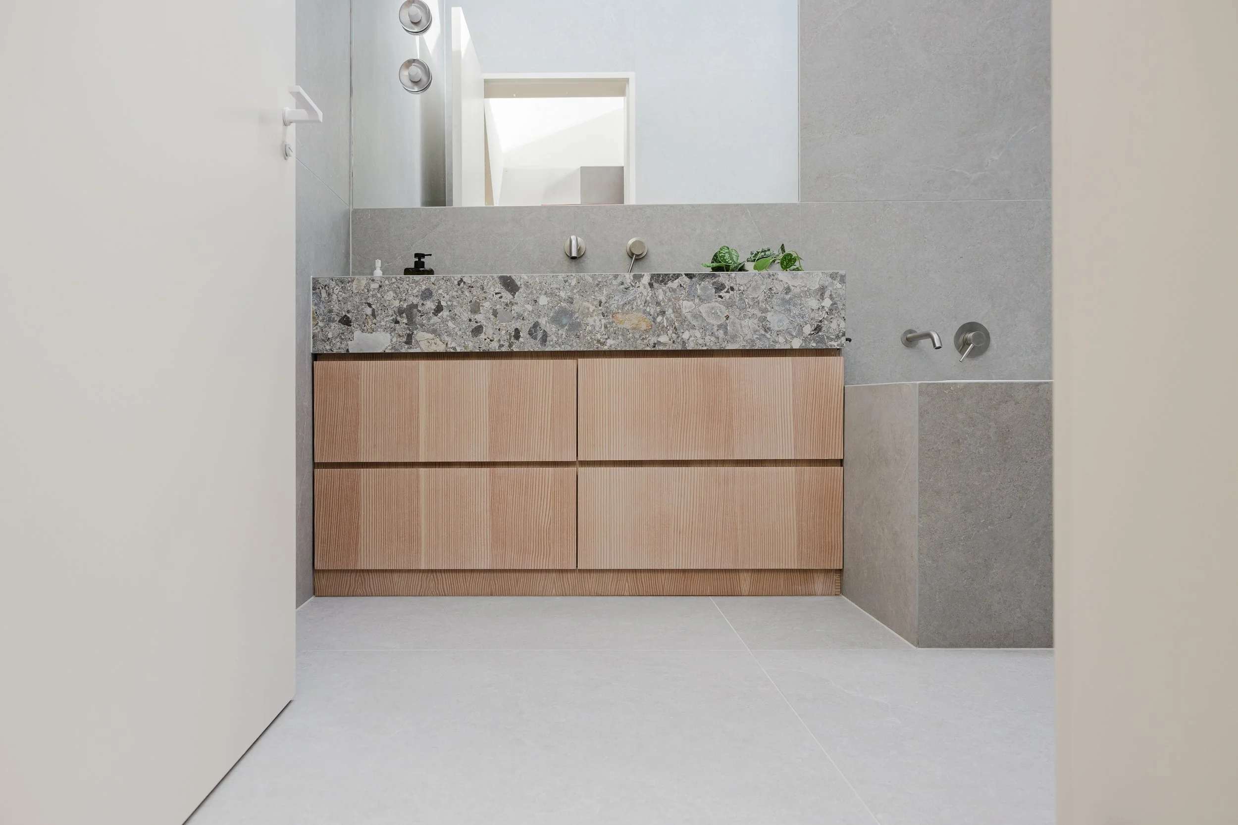 Douglas_Fir_House_Liverpool_Bathroom.jpg