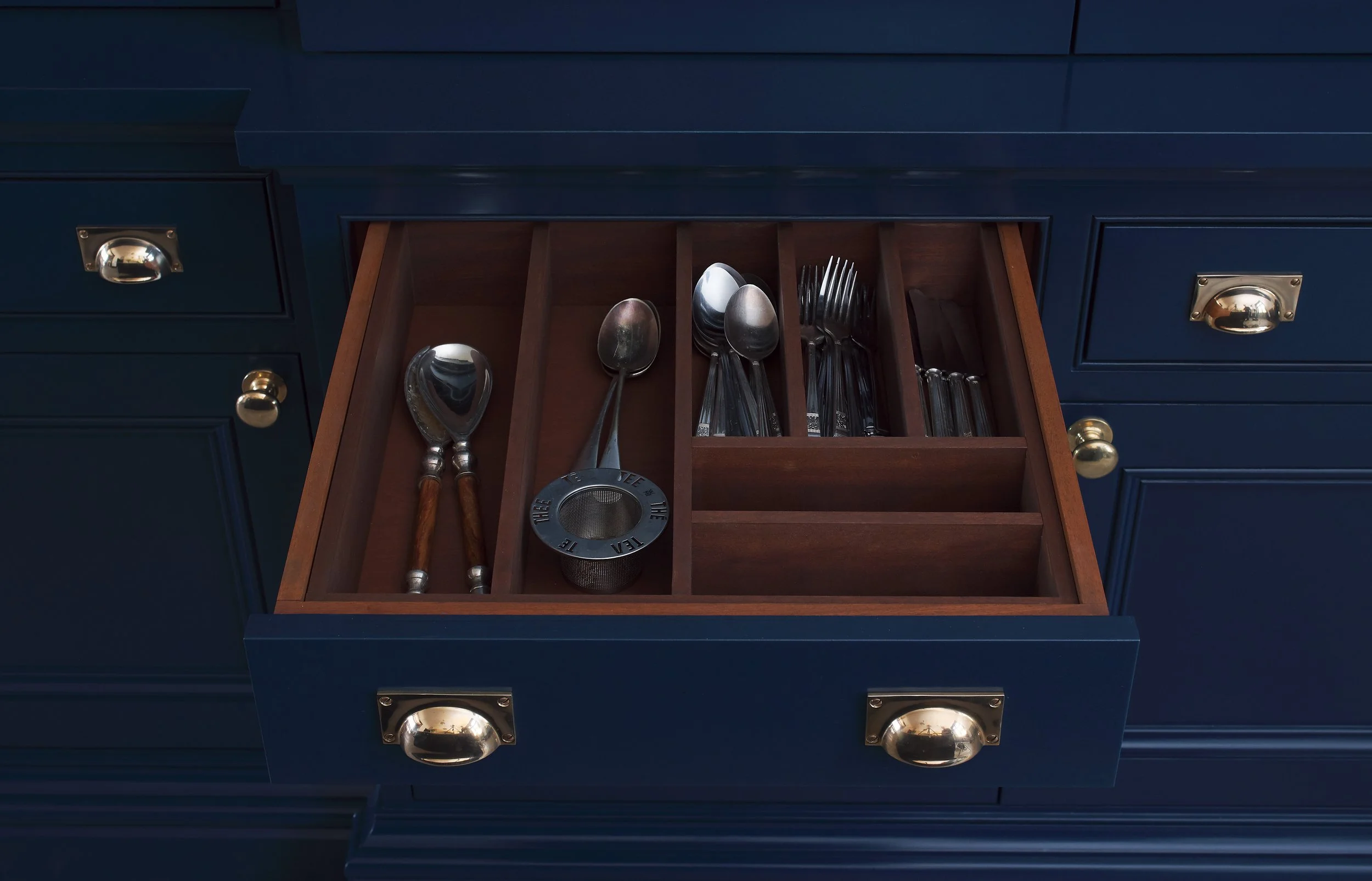 Georgian_Manor_Kitchen_Drawer_Divider.jpg