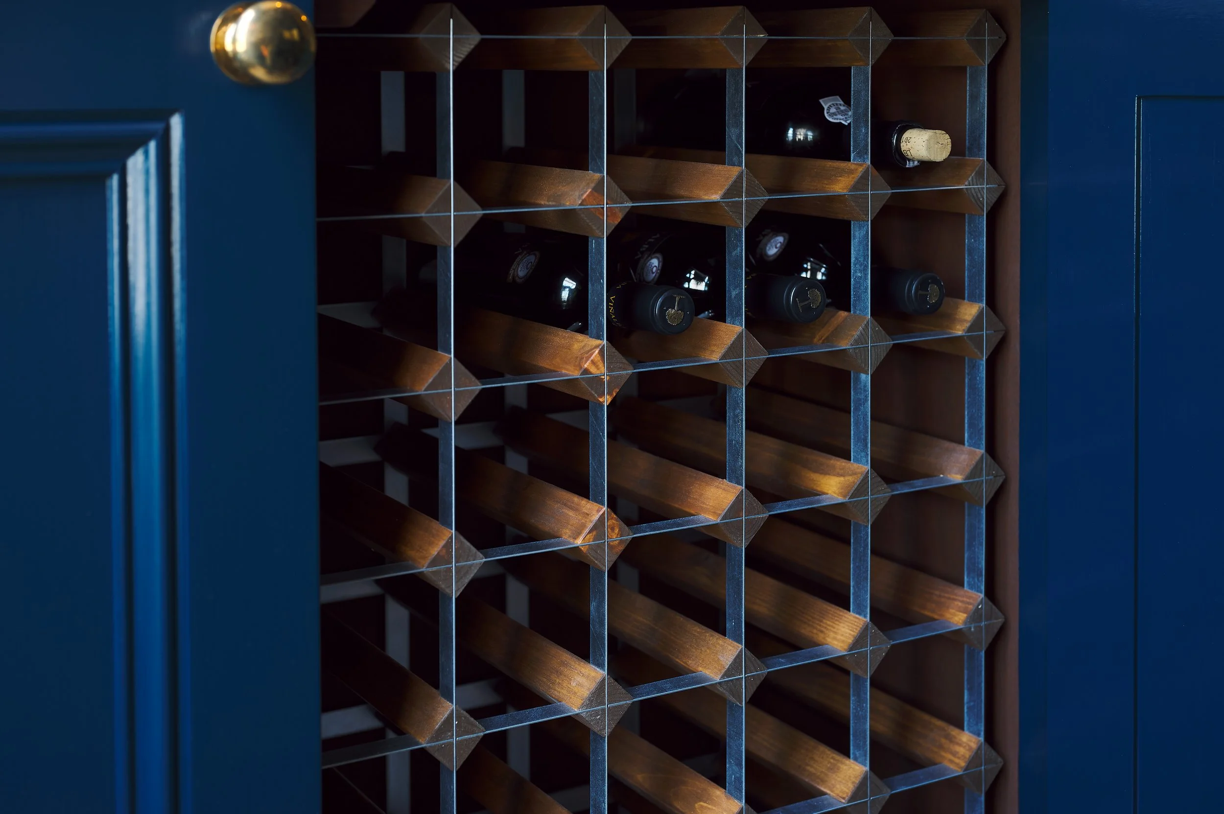Georgian_Manor_Wine_Rack.jpg
