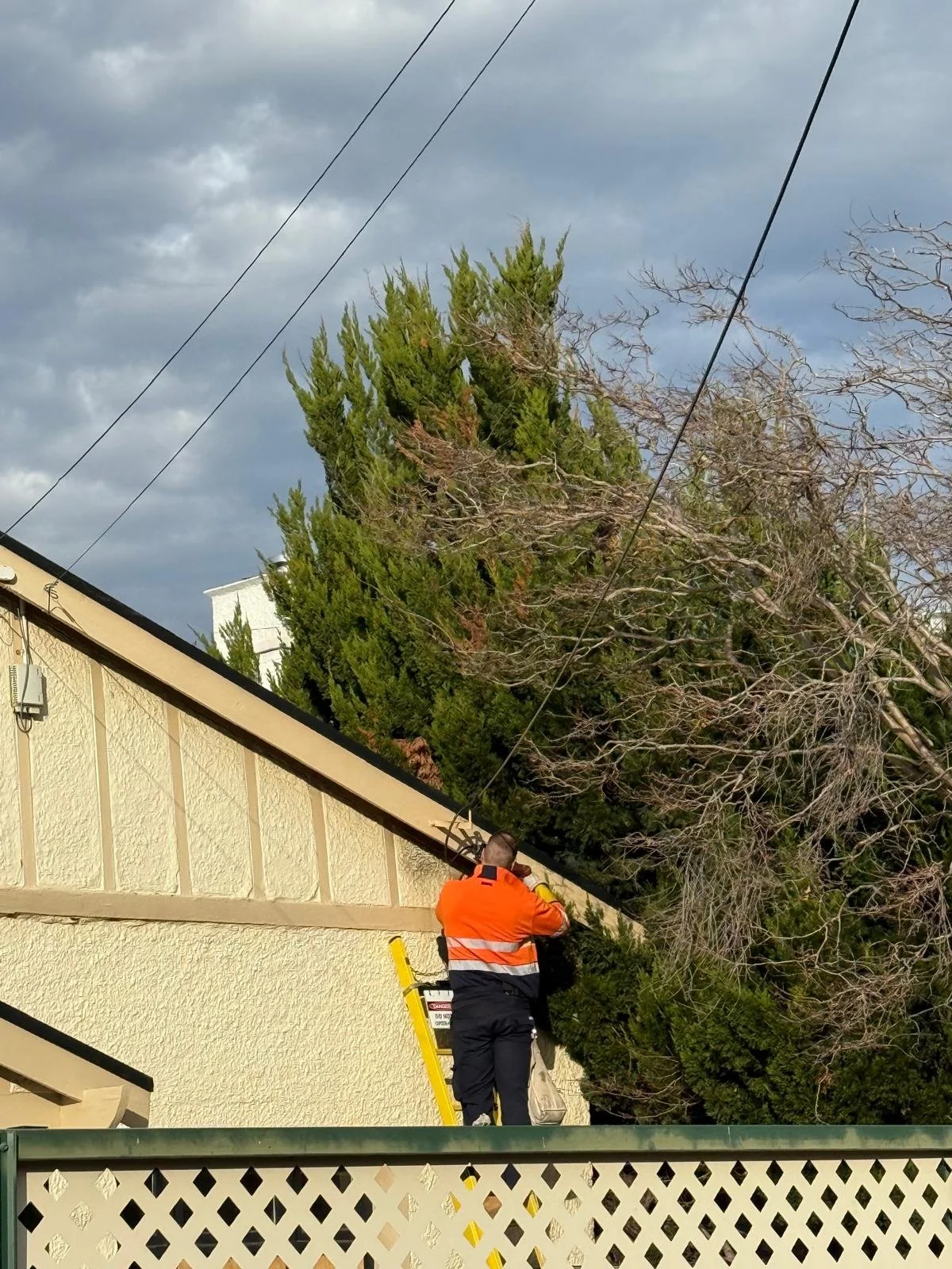 Image of contractor preparing old Carter St house for demolition