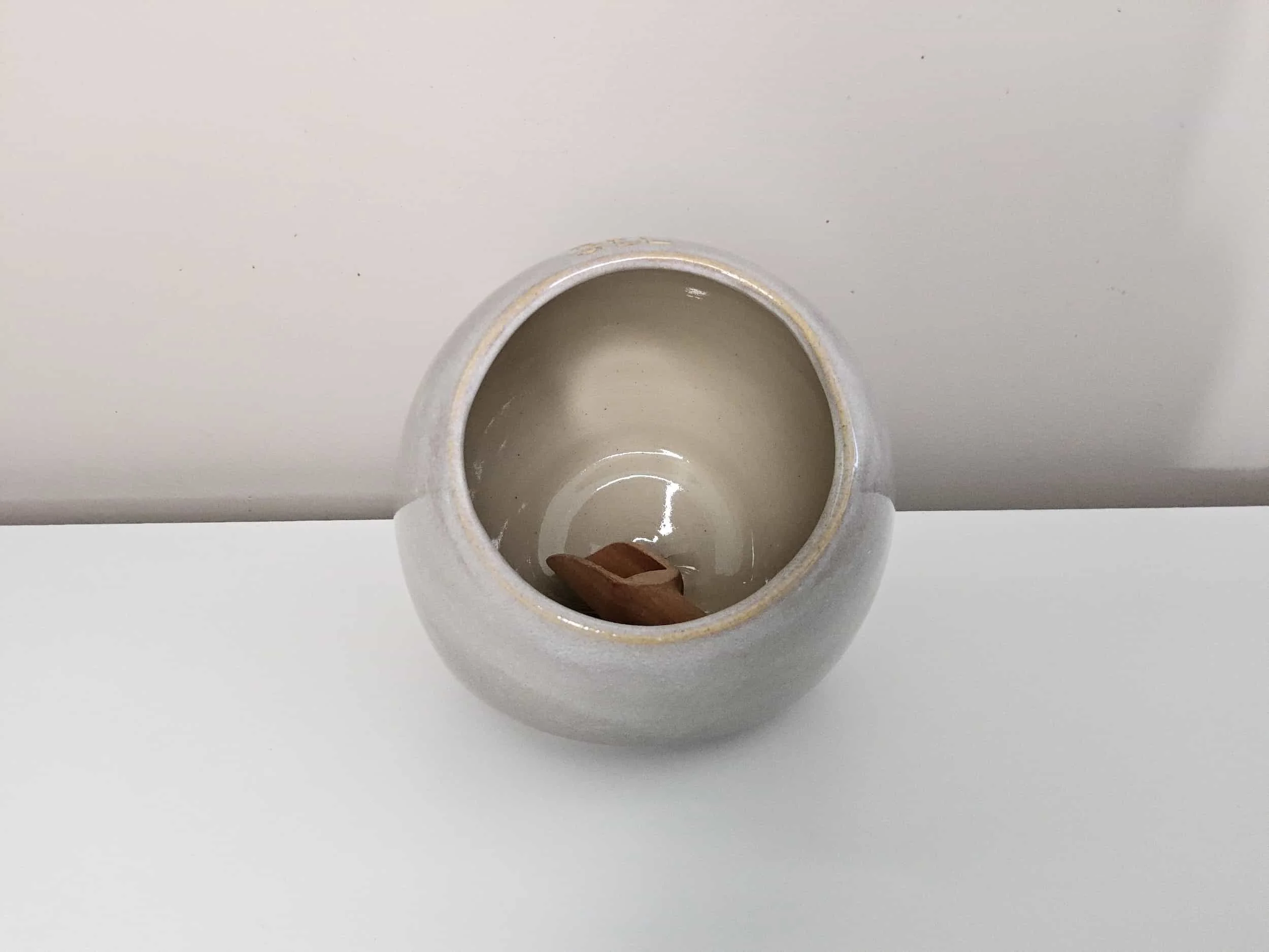 Les-poteries-de-Sandrine-main-a-sel-2.jpg