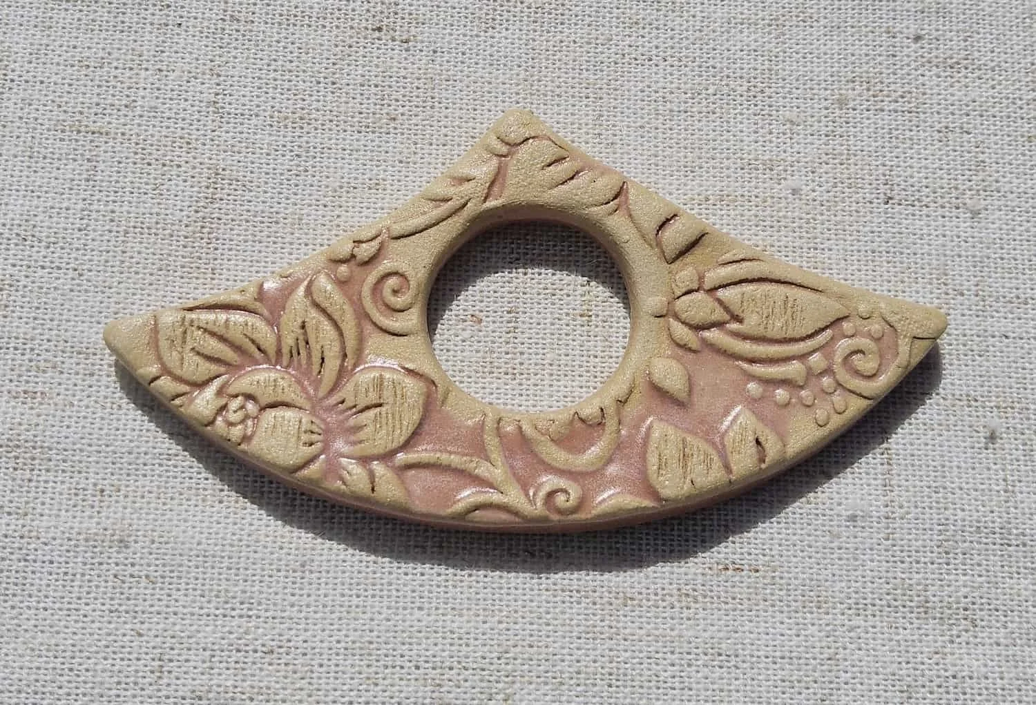 Imprimé motif fleur beige vieux rose.jpg