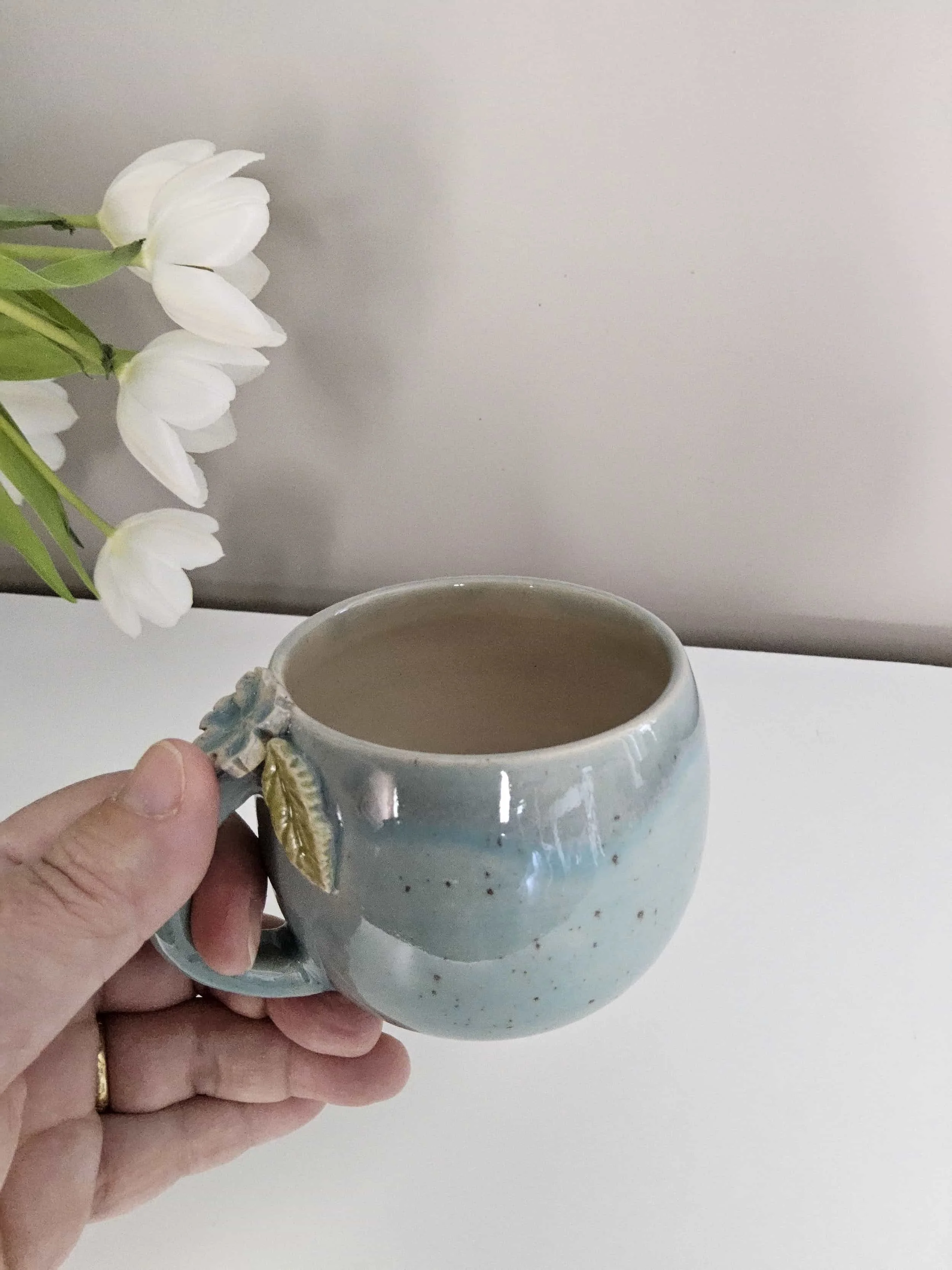Les-poteries-de-Sandrine-tasse-fleur-1.jpg
