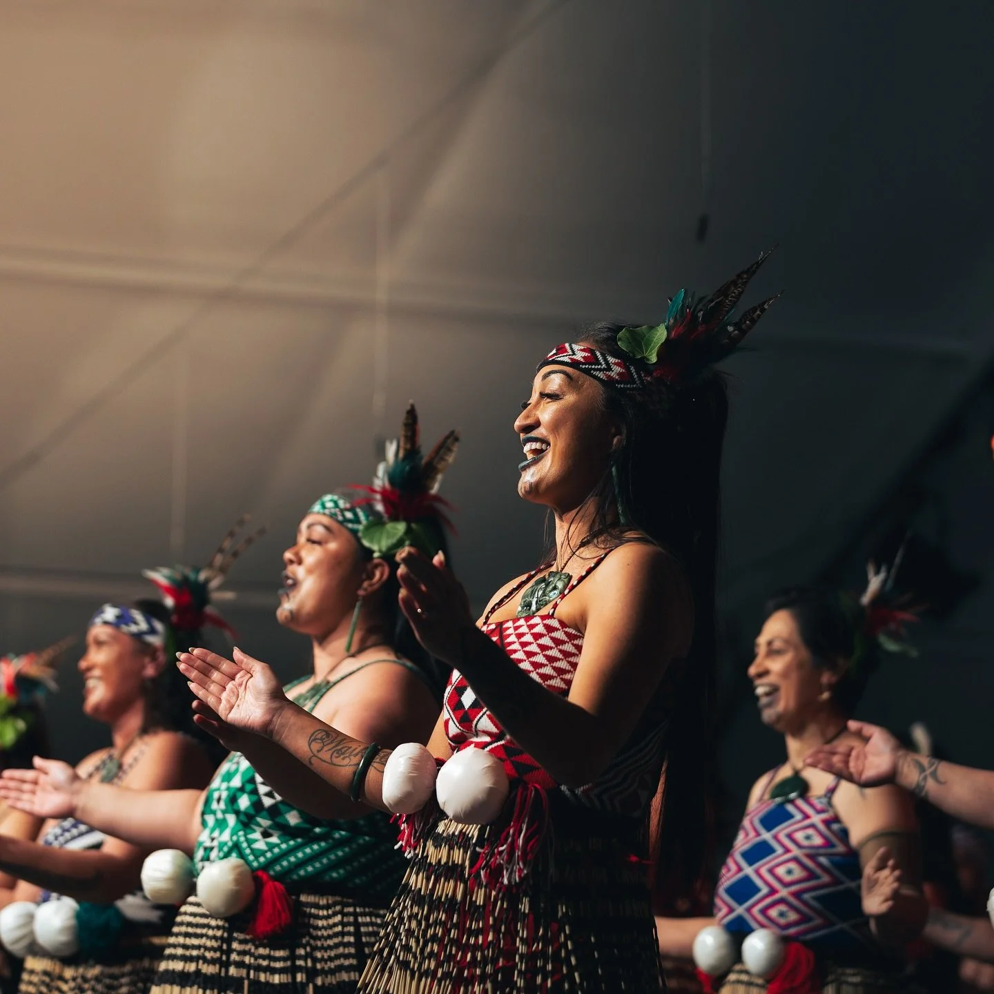 Te Waipounamu ki te Koroneihana tuatahi o Te Arikinui Kuini Nga wai hono i te po