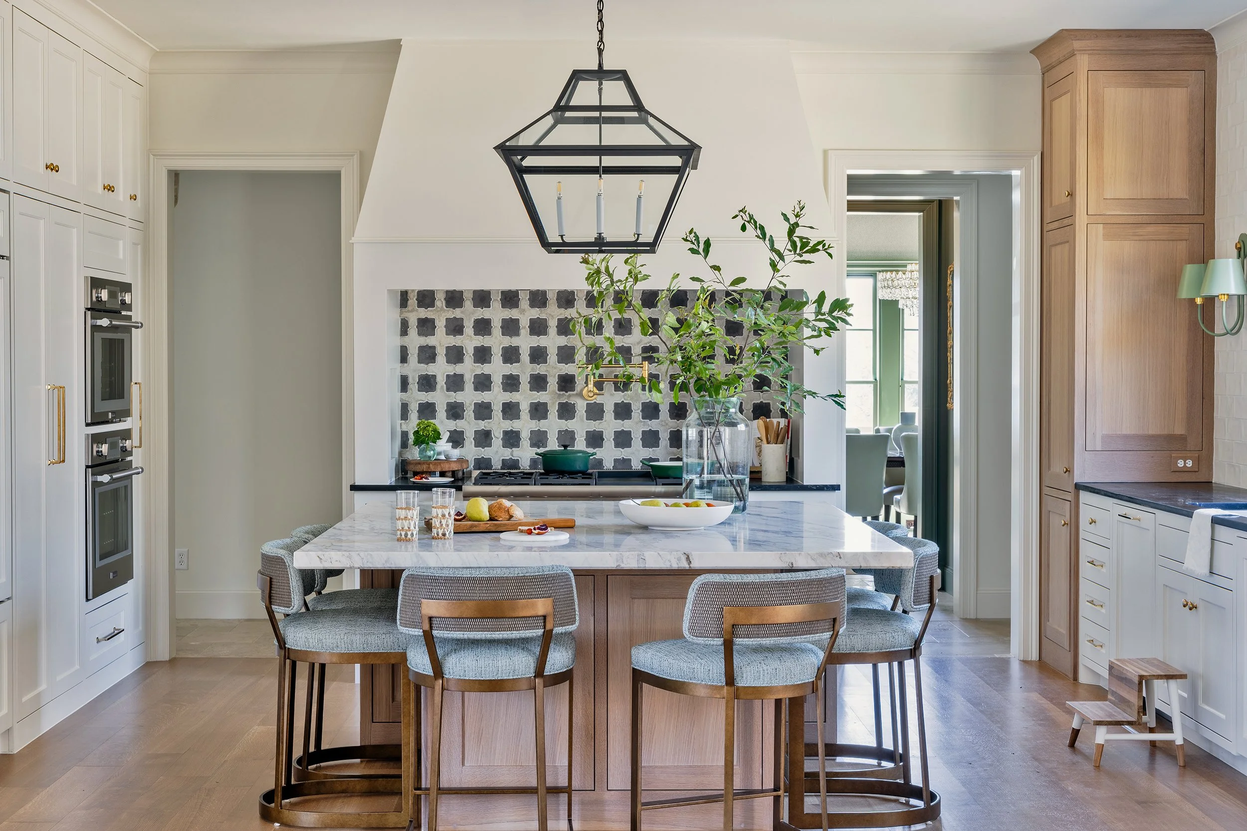 Contemporary family kitchen with a large island and bar stools in Fort Worth, Texas