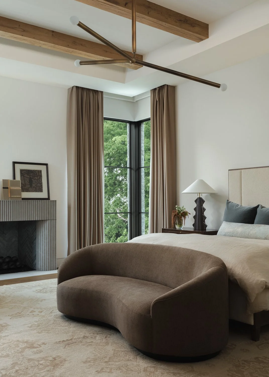 Inviting, transitional style bedroom white white walls, furnishings in neutrals and browns and powder blue accents, wooden ceiling beams – High end residential design Fort Worth