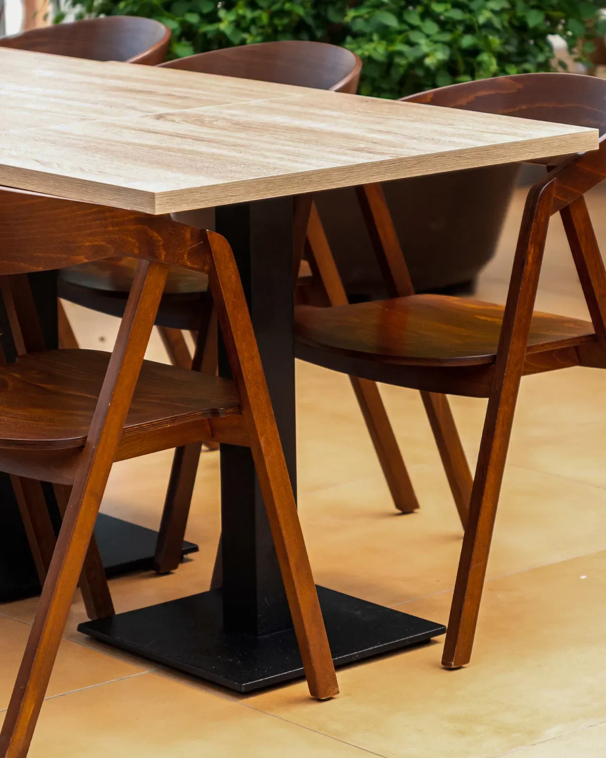 S.collection-table-base-in-linea-sqaure-ambientata.webp