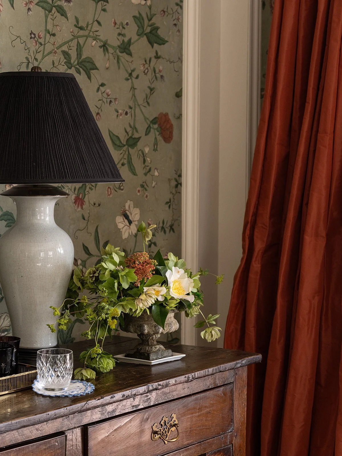 A sneaky little peek of this recently photographed project that I cannot wait to share more of!! 

Interior Design: @annecorgandesign 
Photography: @_karamercer 
Styling: @bettysp
