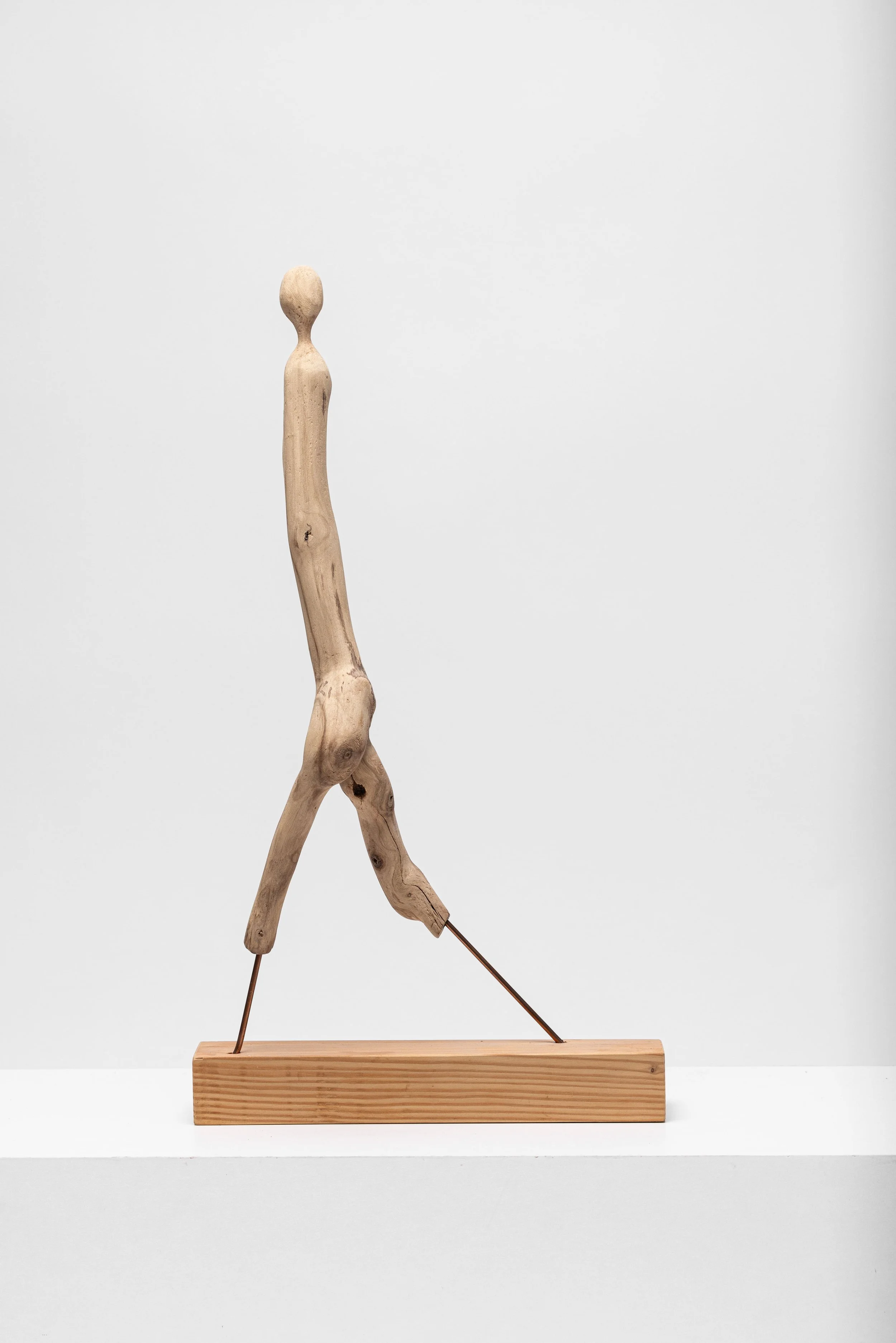 Schrittende, 2024, 56,2 x 30,7 x 10,8 cm, Holz geölt, Kupfer