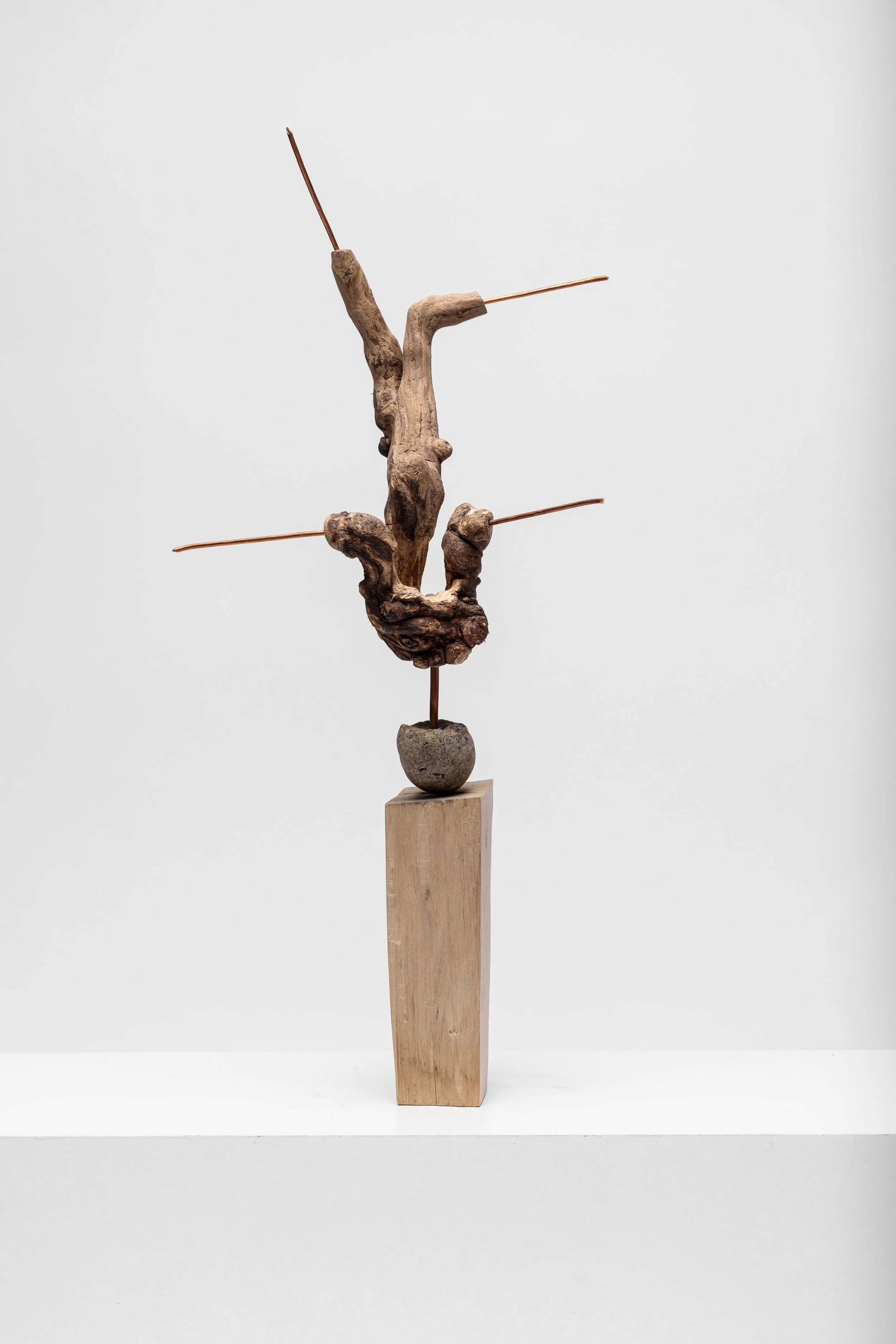 Kopfstand, 2024, 66,5 x 30,5 x 14 cm, Holz geölt, Stein, Kupfer