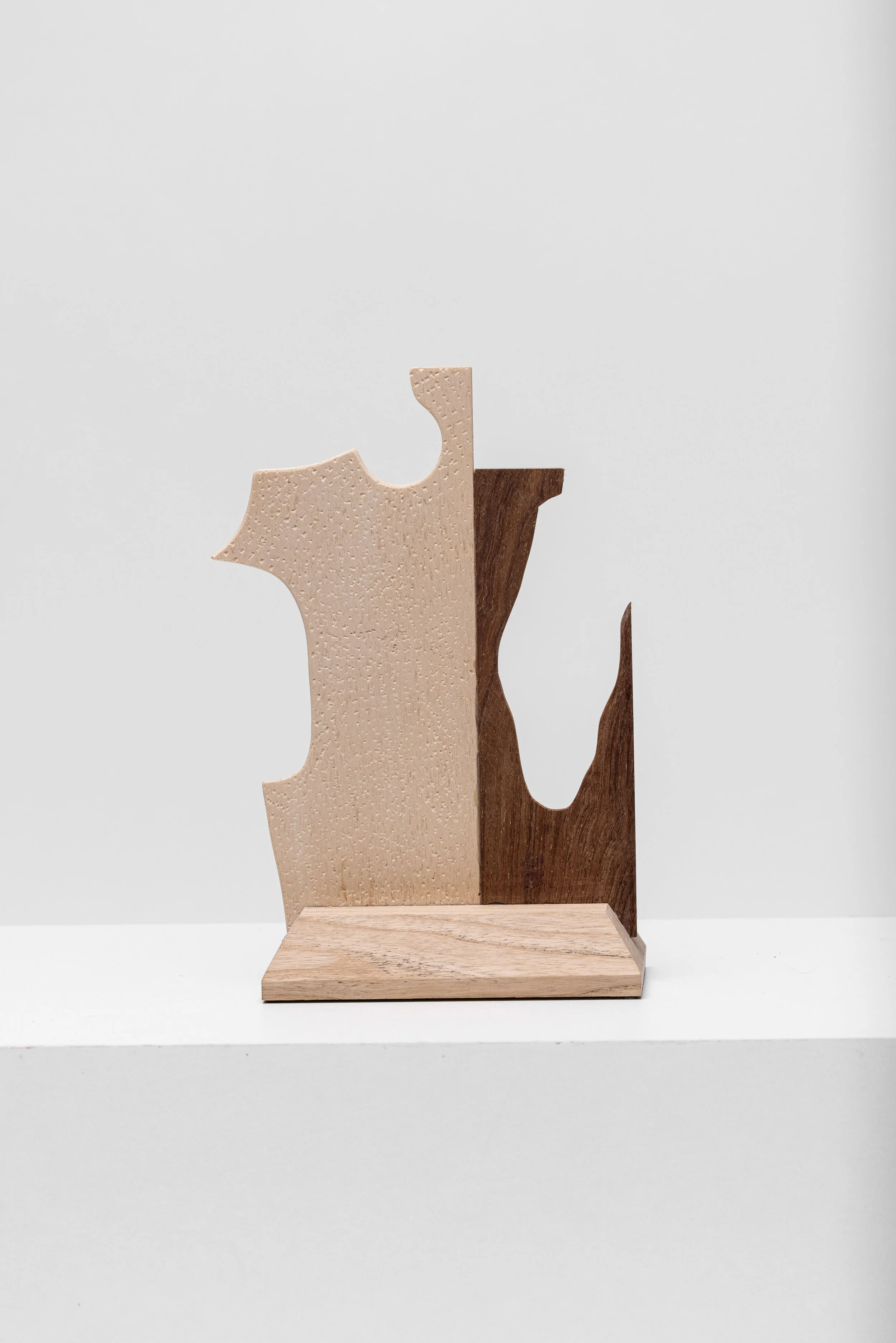 Dualität, 2021, 26,5 x 16 x 8 cm, Holz geölt, gebeizt