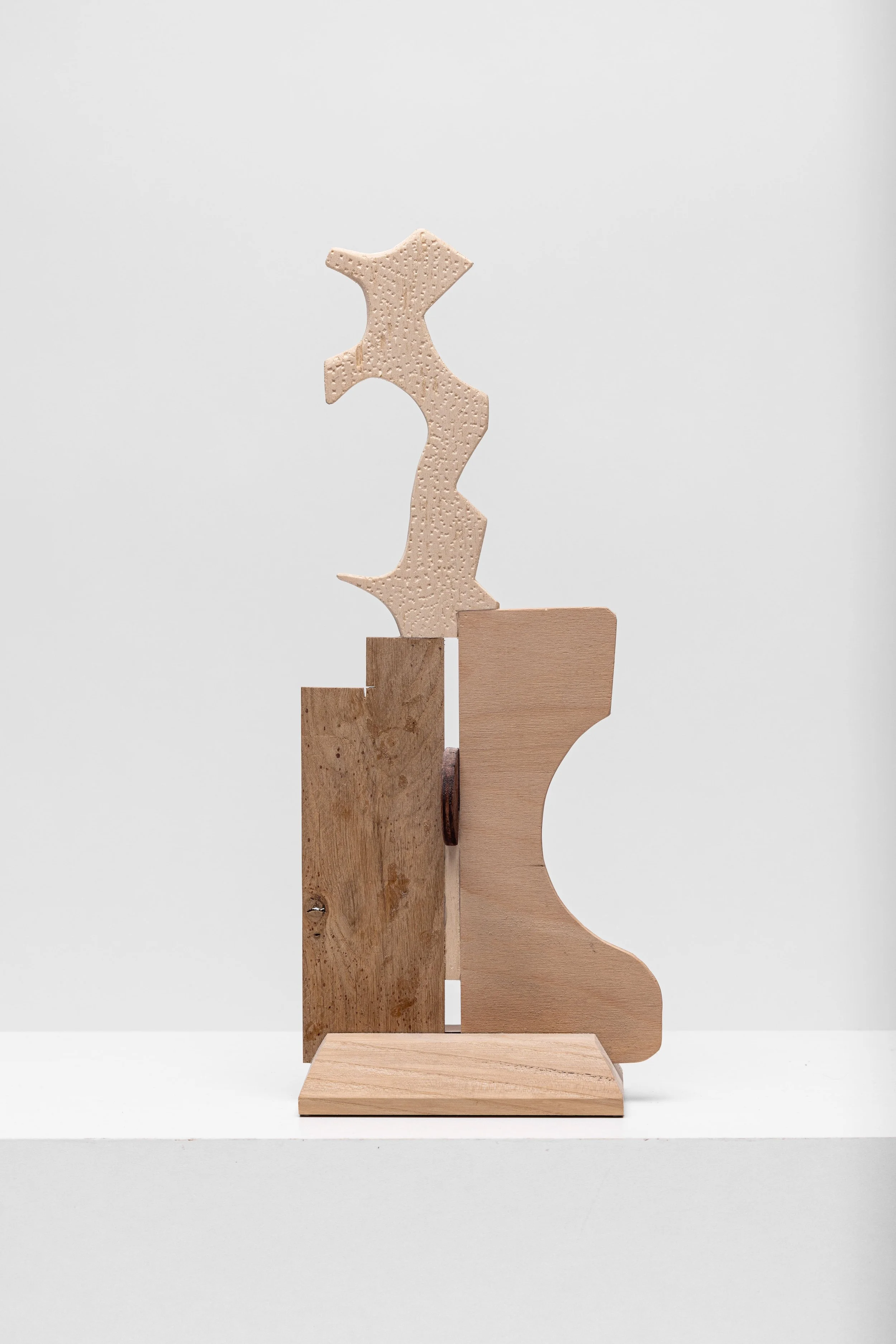 Ausdruck 2, 2023, 42,8 x 17,7 x 8 cm, Holz natur