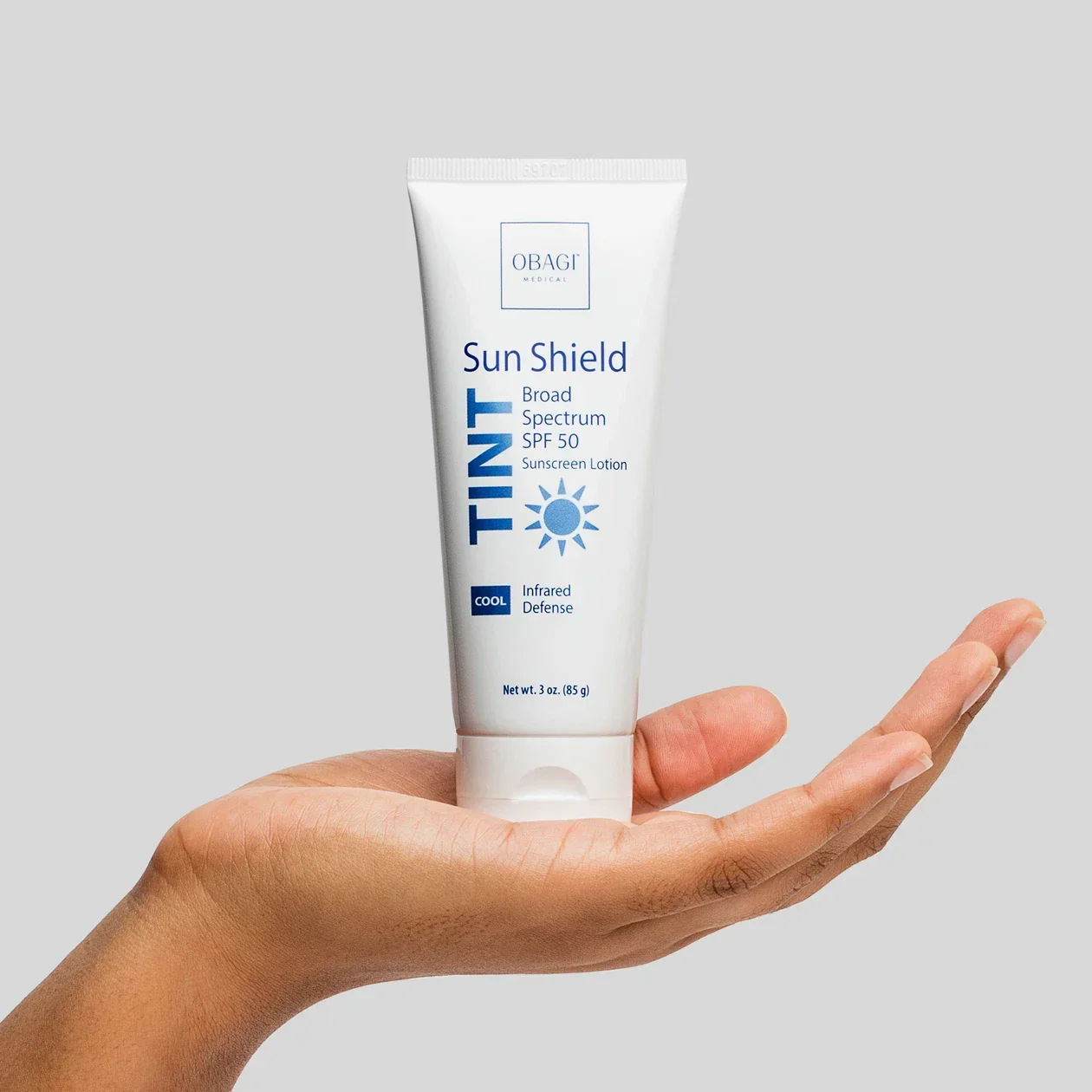 Sun_Shield_Tint_Cool_In_Hand_1260x1260_72dpi_1920x.webp