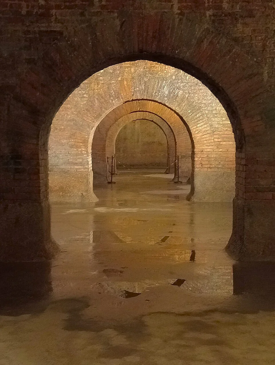 Successive brick arches inside the Roman cisterns beneath Fermo