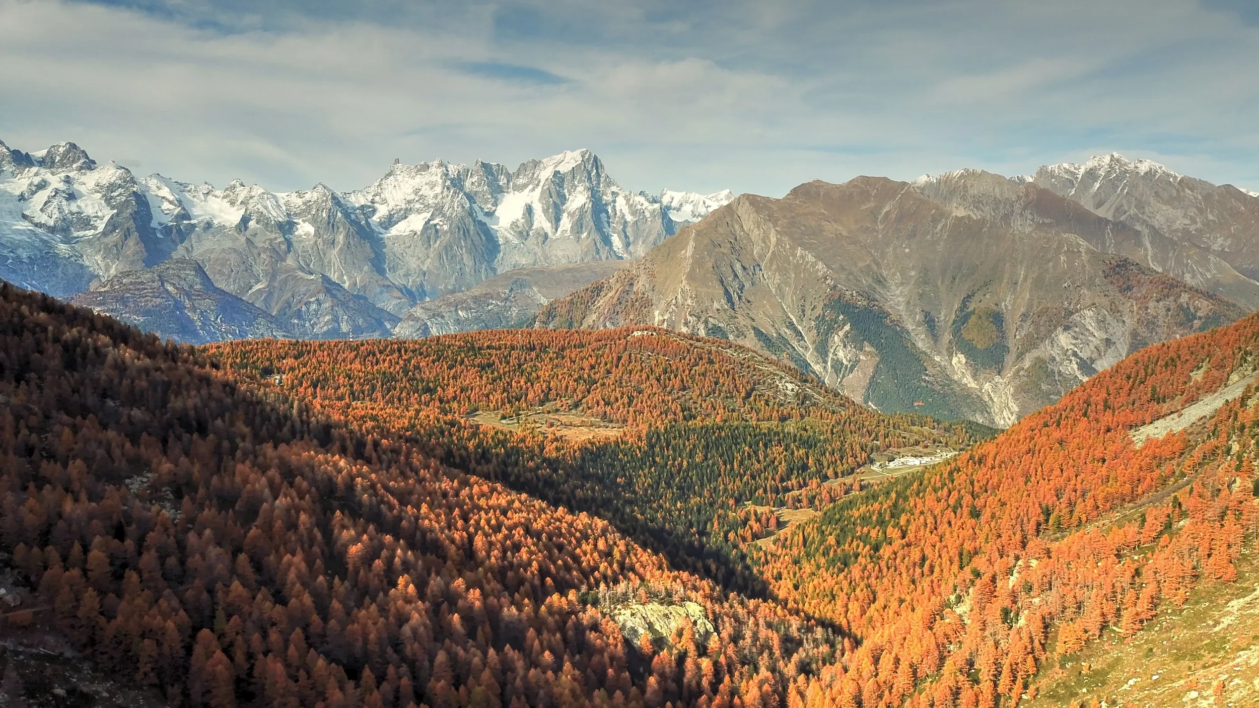 Colourful autumn landscape in the mountains of Valle d’Aosta, Italy