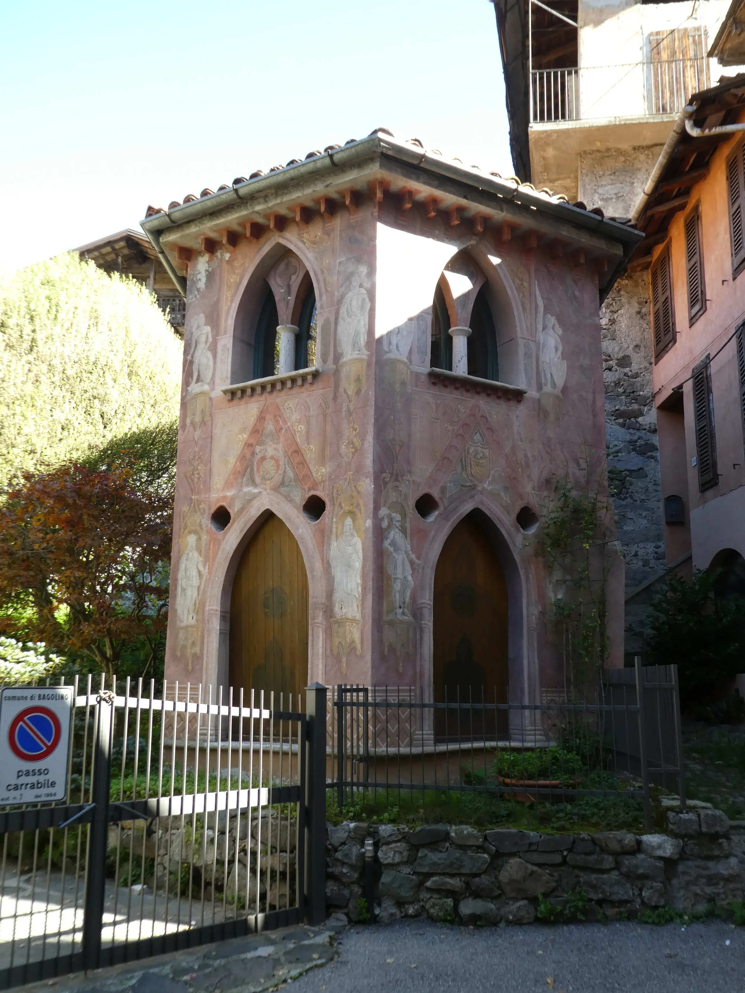 Small fresco-covered house with pointed arches in Bagolino’s historic centre.