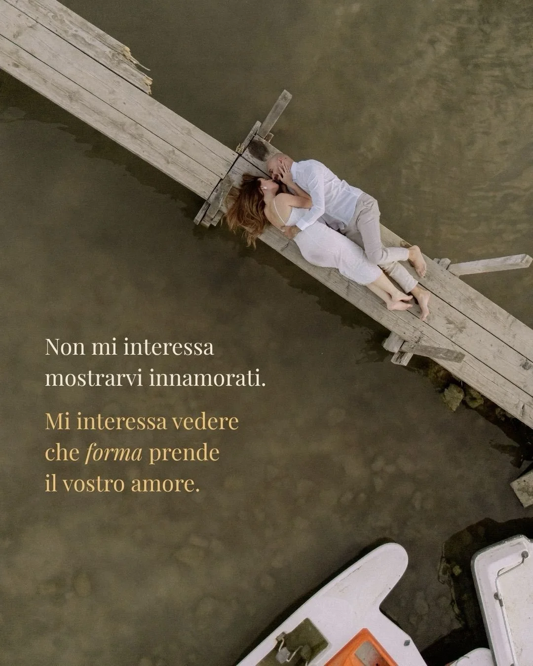 Every couple has their own way of seeking each other, touching, being close.
I try not to decide what that should look like.

I observe. Then I photograph.

What shape does your love take?

&mdash;

Ogni coppia ha un modo diverso di cercarsi, toccars