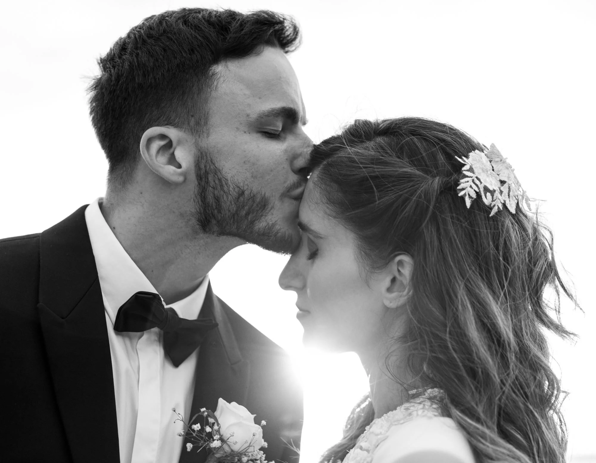 Un bacio sulla fronte.

Un bacio sulla fronte, 
con il sole alle spalle.

Un bacio sulla fronte, 
con il sole alle spalle, 
sulla riva del mare.