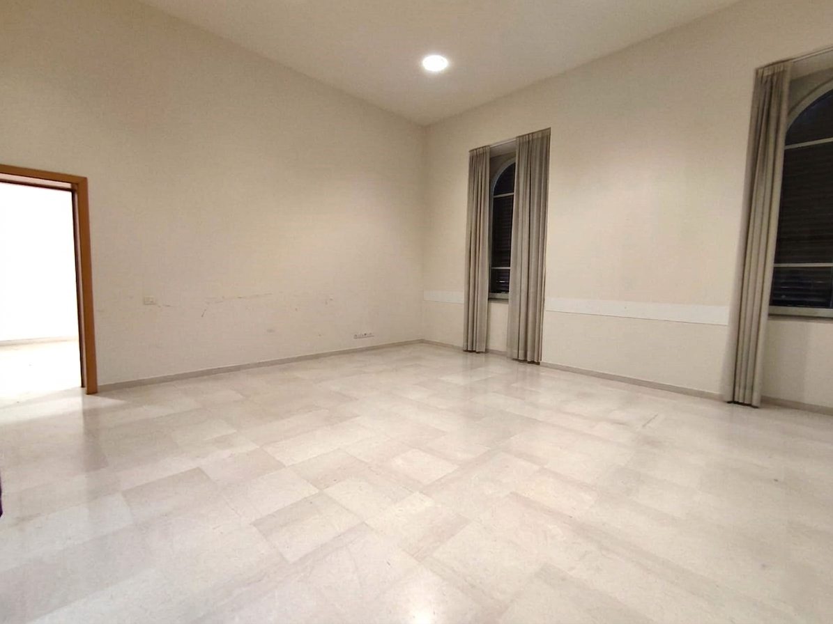 Uffici ampi e luminosi