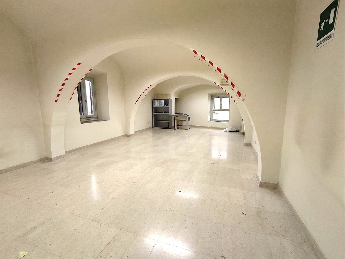 Uffici ampi e luminosi