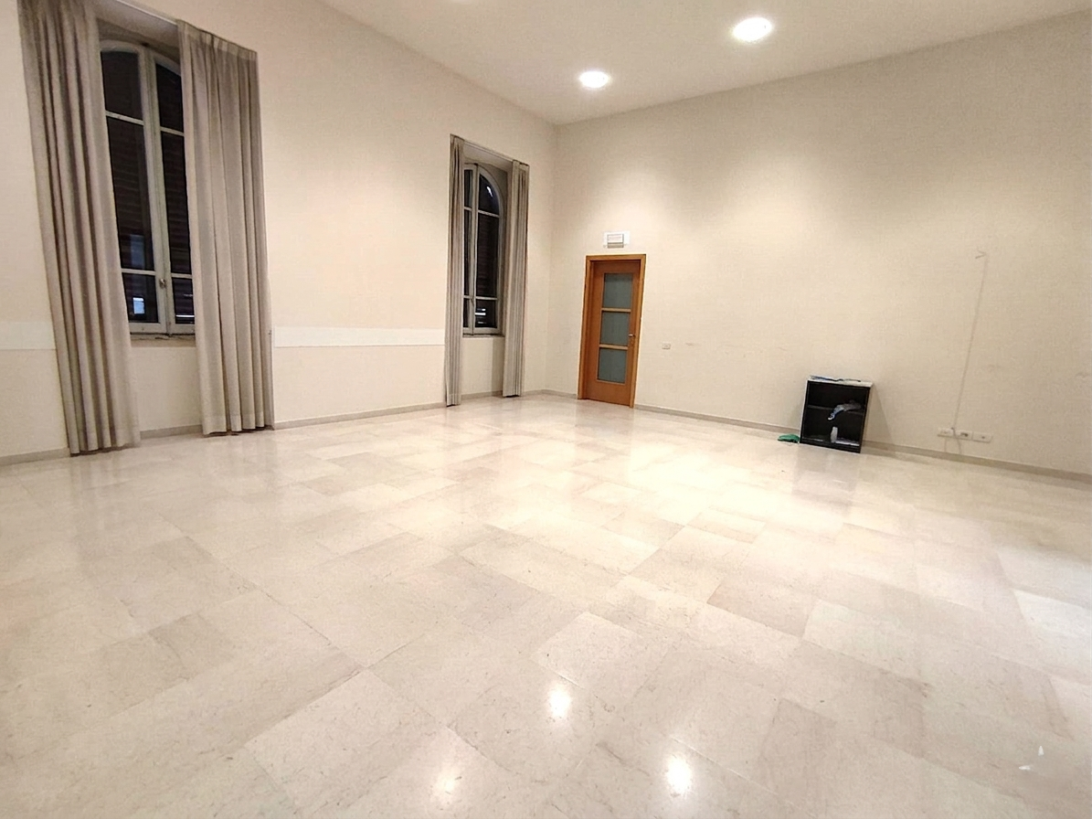 Uffici ampi e luminosi