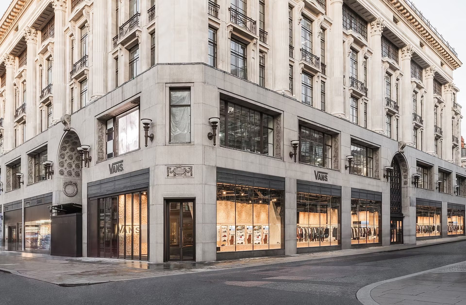 8-Vans-Oxford-Street-TDM.Space-WEB.jpg