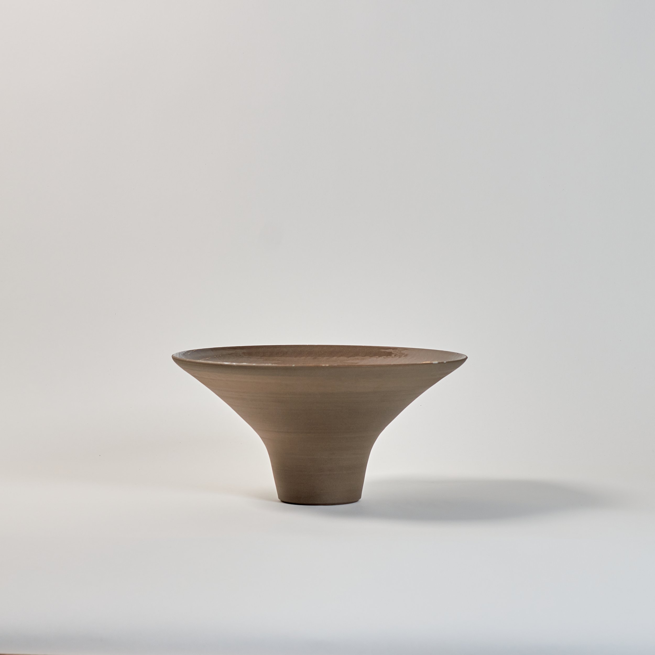 Schale AURUM No. 03 -  anthrazitfarbenes Steinzeug, Schlicker, Gold; transparente Glasur