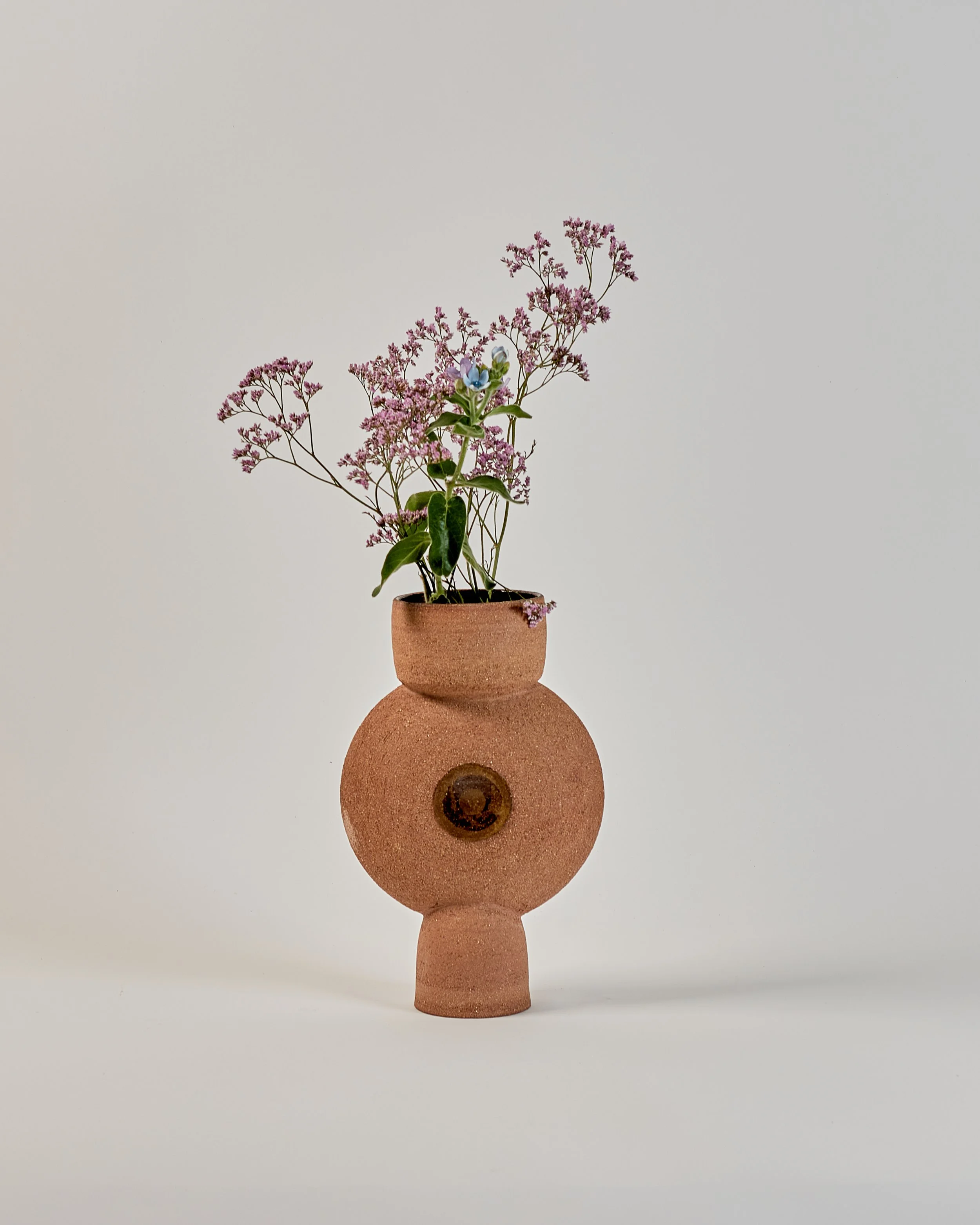 Aurum No. 03 - braunes Steinzeug Skulptur/Vase, transparente Glasur