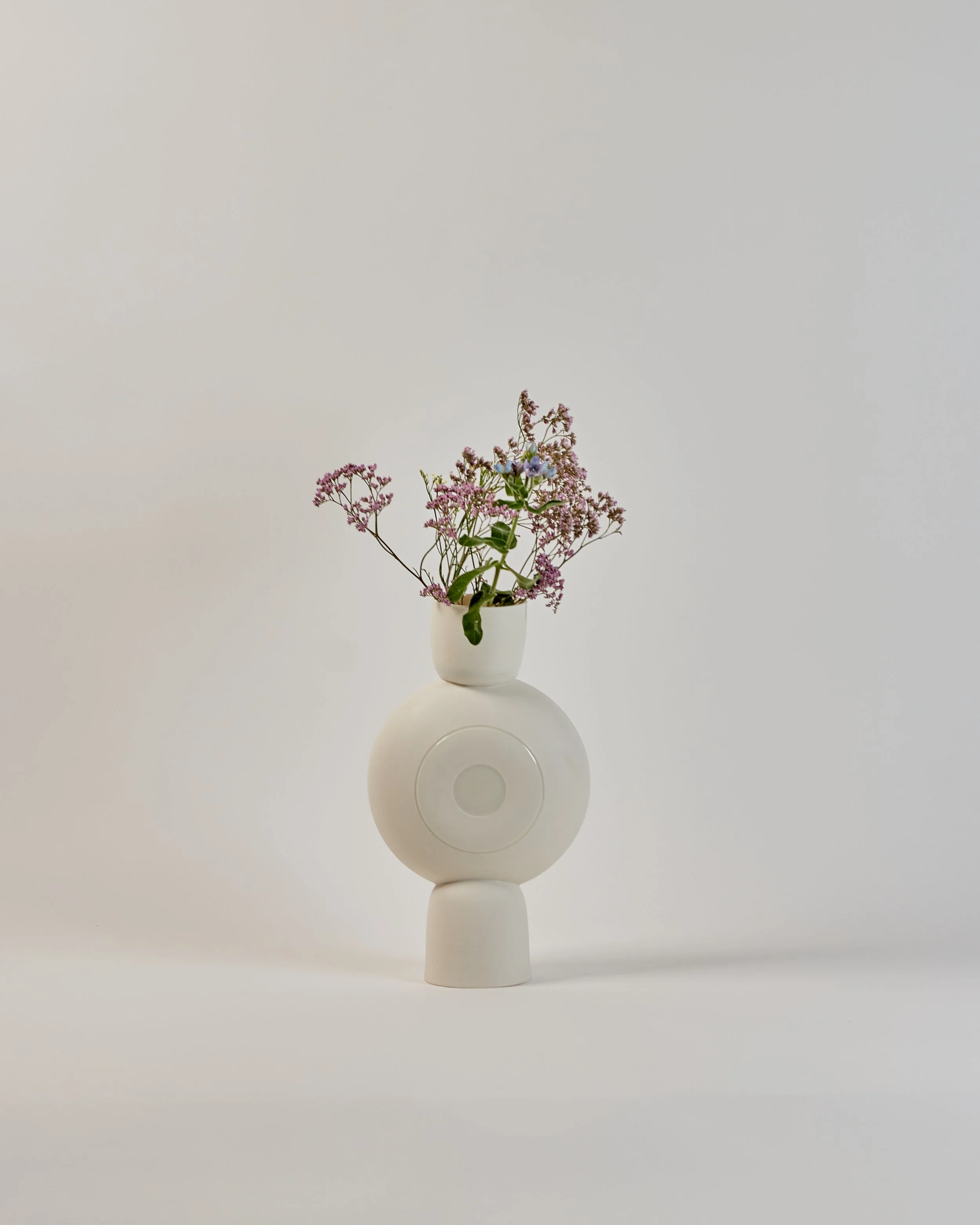 Aurum No. 02 -Porzellan Skulptur/Vase, transparente Glasur