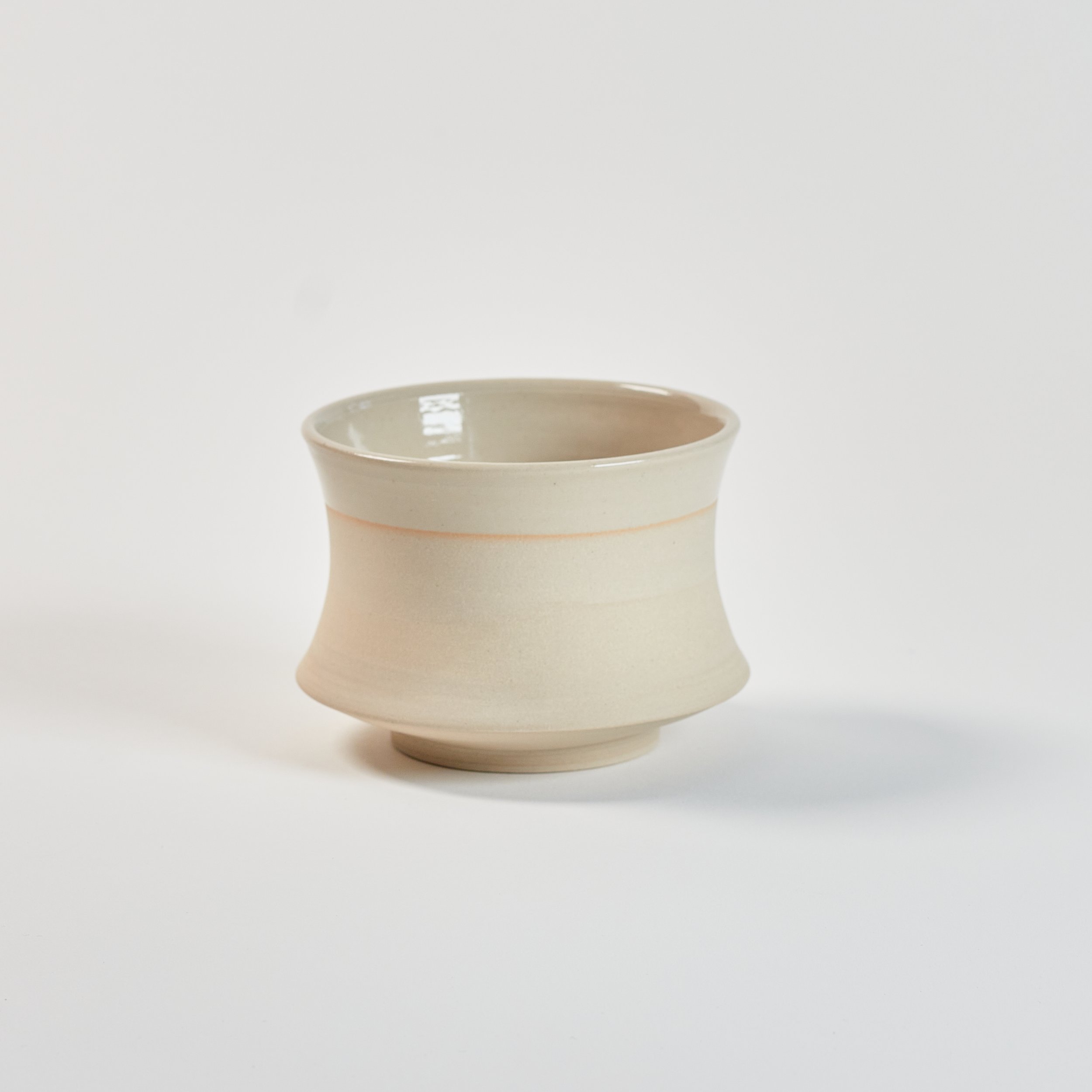 Becher "konkav" klein - hell, transparent