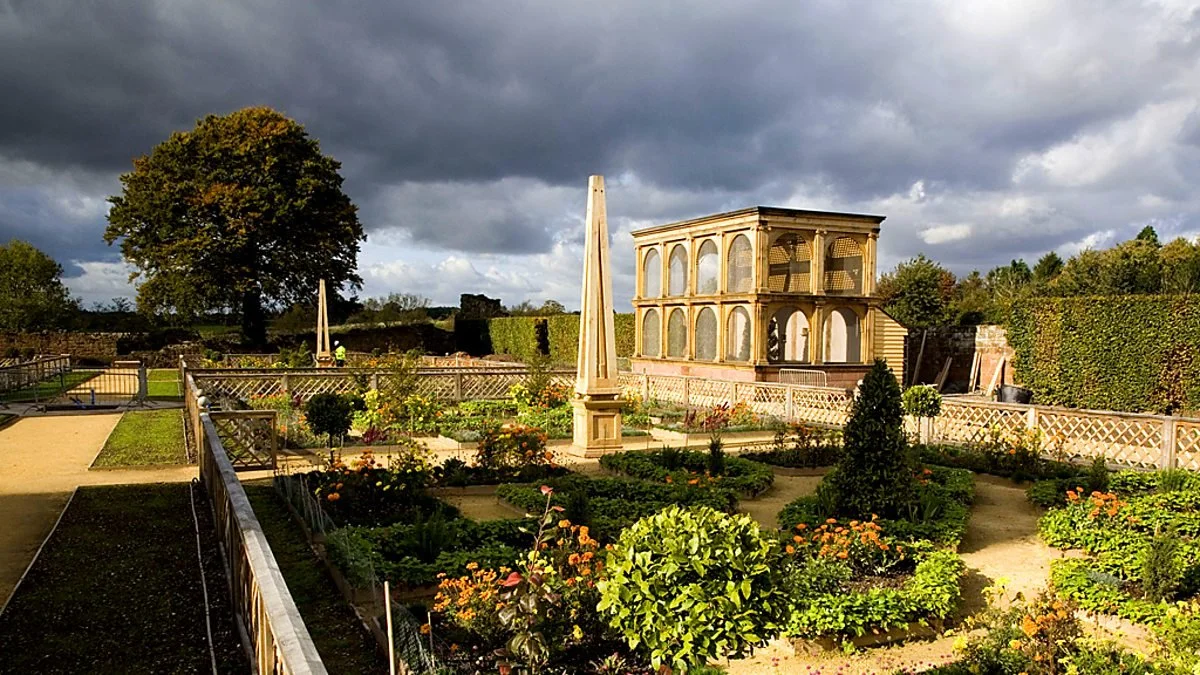 ‘English Heritage: The Queen, Her Lover, and His Castle’