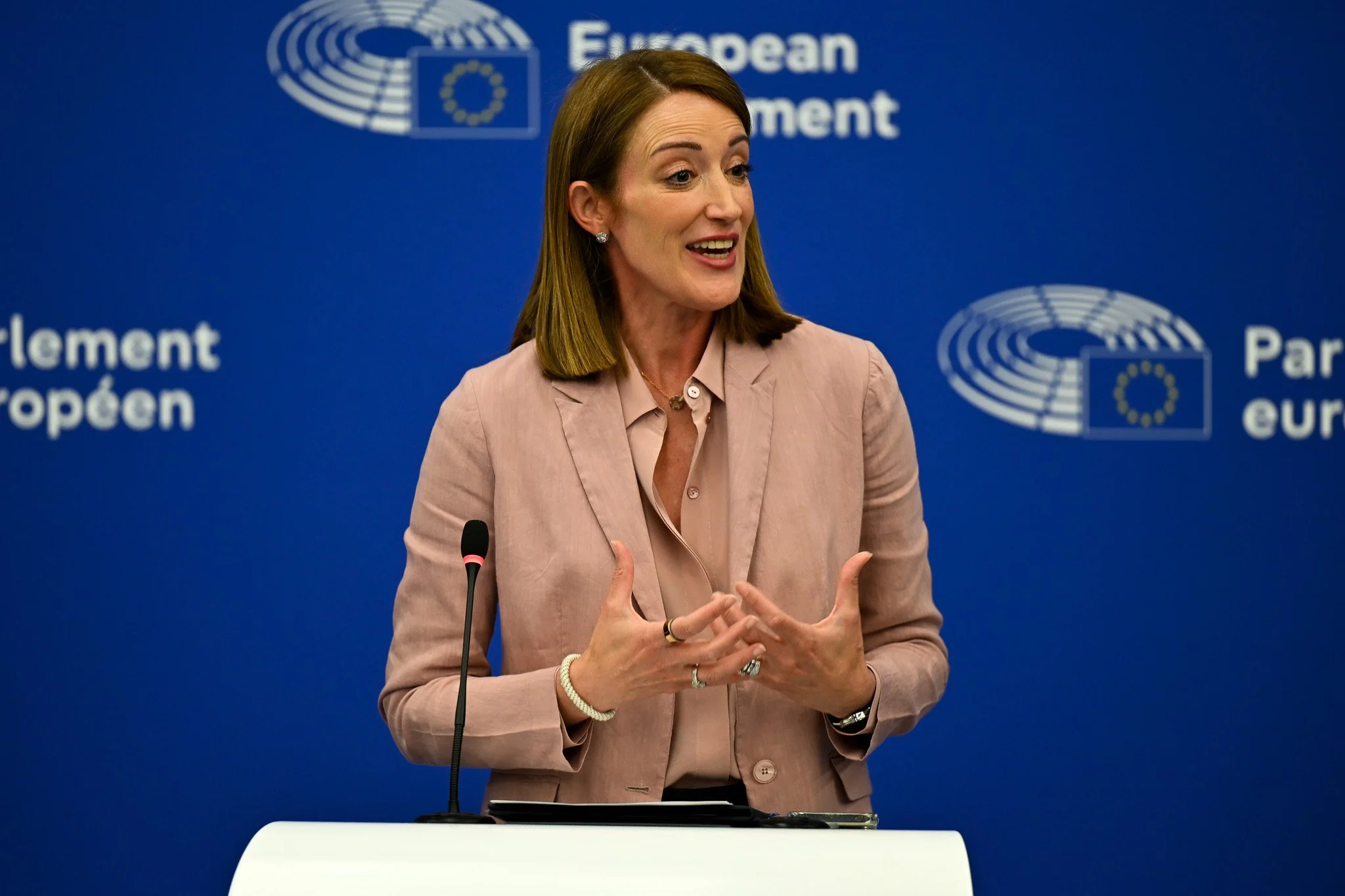 Press-Conference-on-the-MFF-with-EP-President-Metsola-and-co-rapporteurs-MEP-Muresan-and-MEP-Tavares-10.jpg