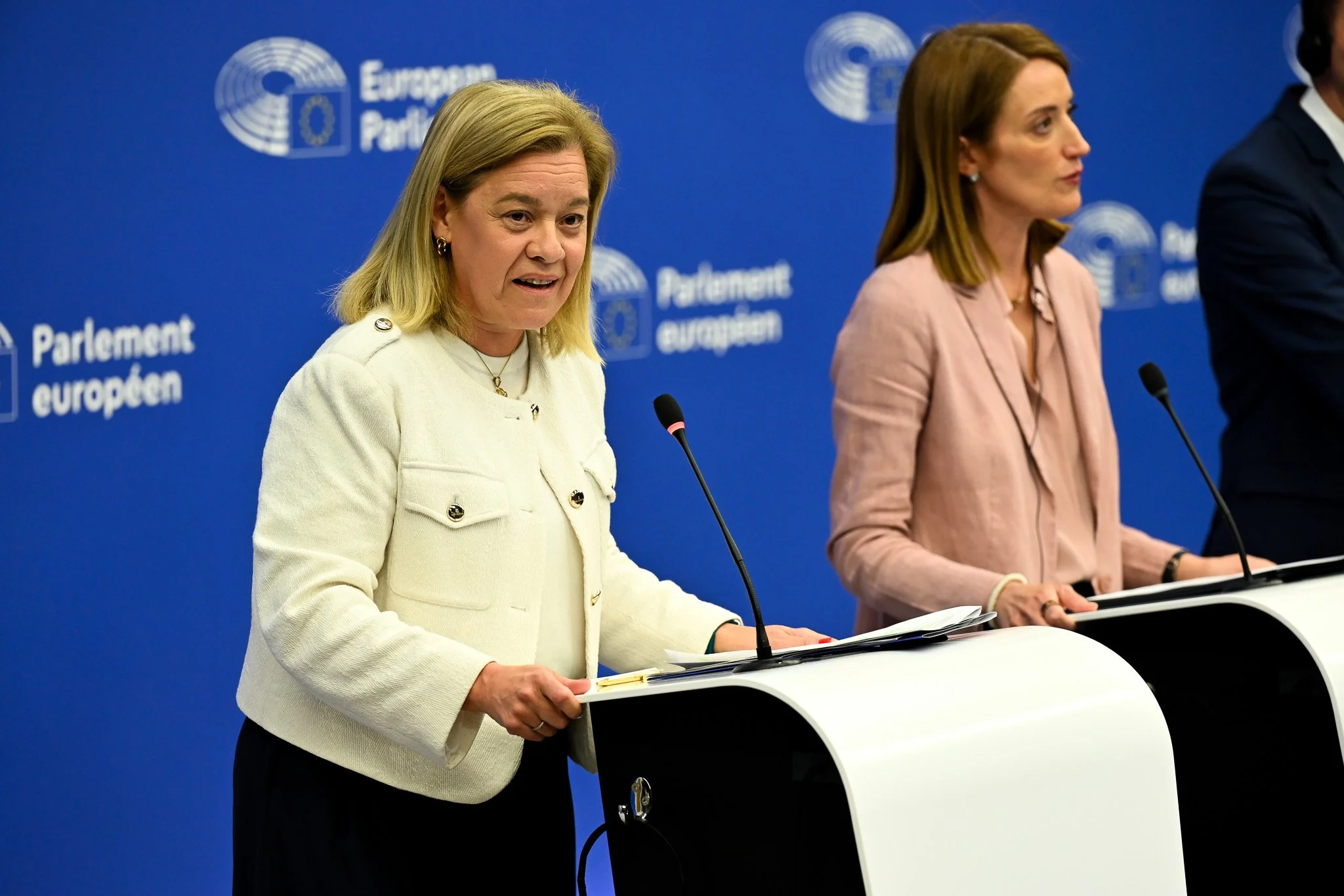 Press-Conference-on-the-MFF-with-EP-President-Metsola-and-co-rapporteurs-MEP-Muresan-and-MEP-Tavares-8.jpg