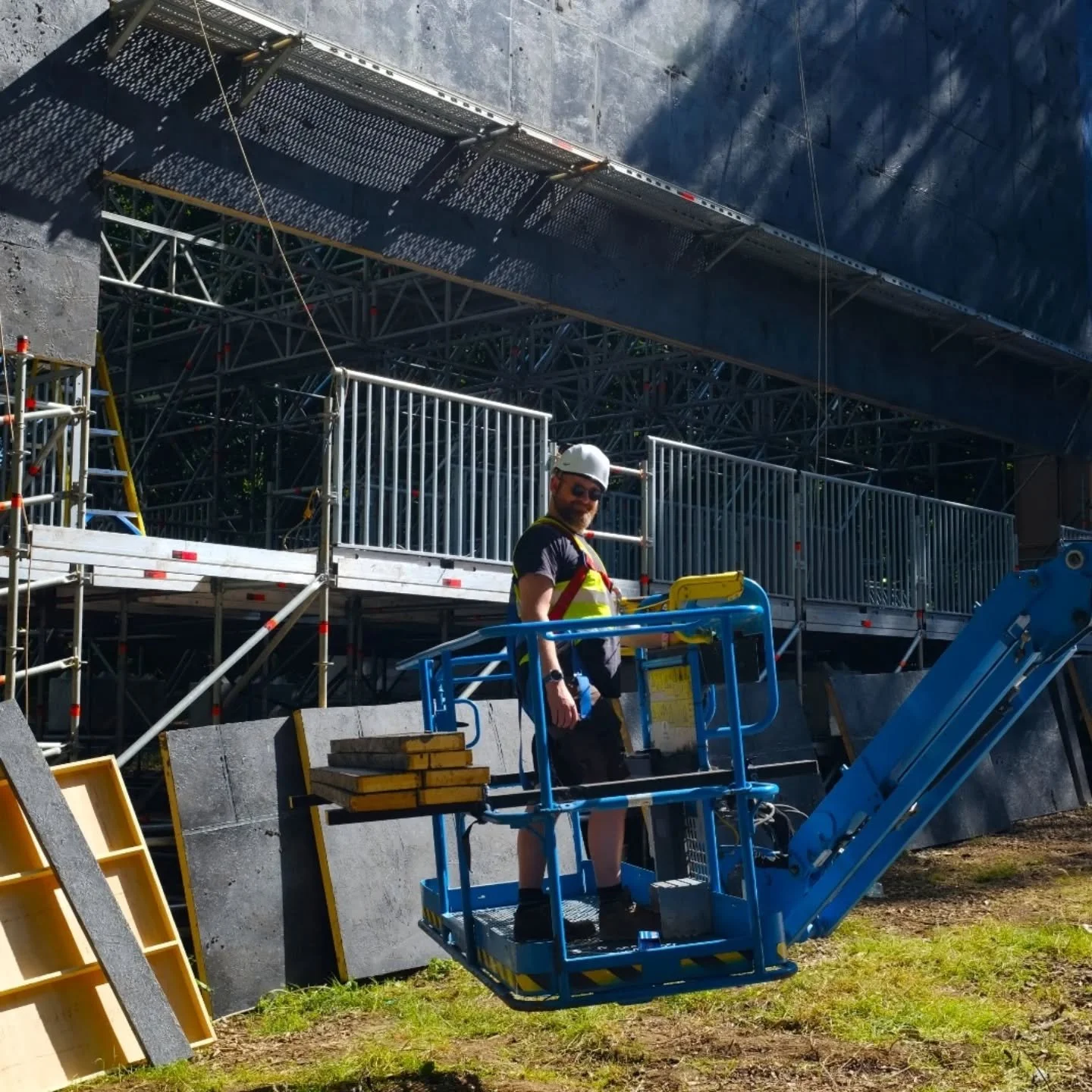 A glimpse behind the scenes at Forbidden Forest.

The finished project always gets the attention, but it's the people behind it that make it happen. 
💪 

@forbiddenforestuk

#creativeevents #ForbiddenForest #EventBuild #FestivalBuild #sitelife