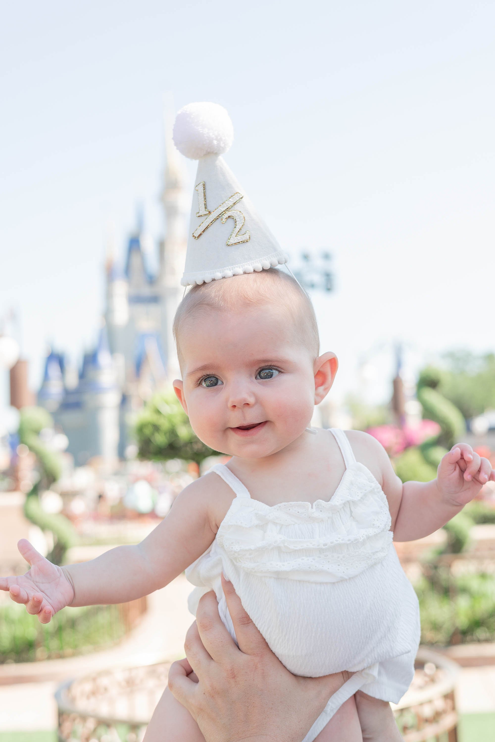 Baby-Photography-Cinderella-Castle-Disney-World.jpg